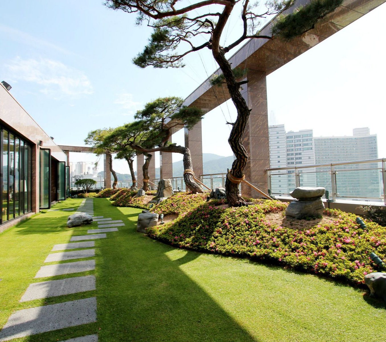 Rondreis Zuid-Korea, Busan, Arban Hotel, The Lounge tuin op het dak