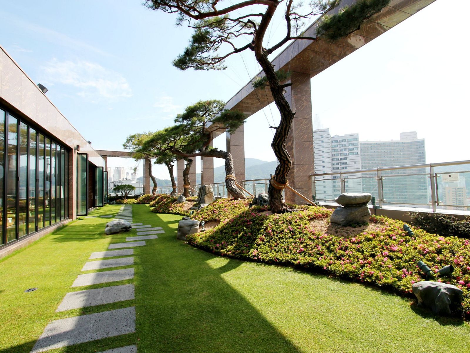 Rondreis Zuid-Korea, Busan, Arban Hotel, The Lounge tuin op het dak