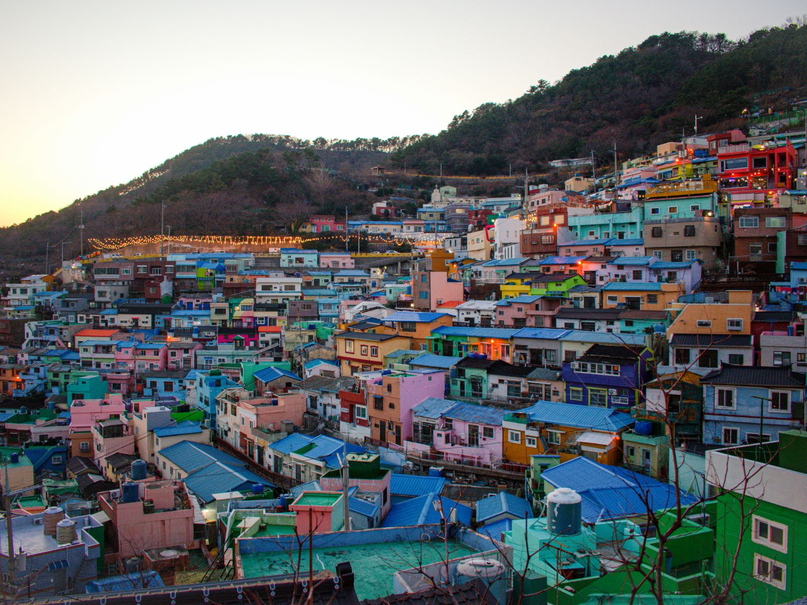 Rondreis Zuid-Korea, Busan, Gamcheon Culture Village huizen bovenaanzicht