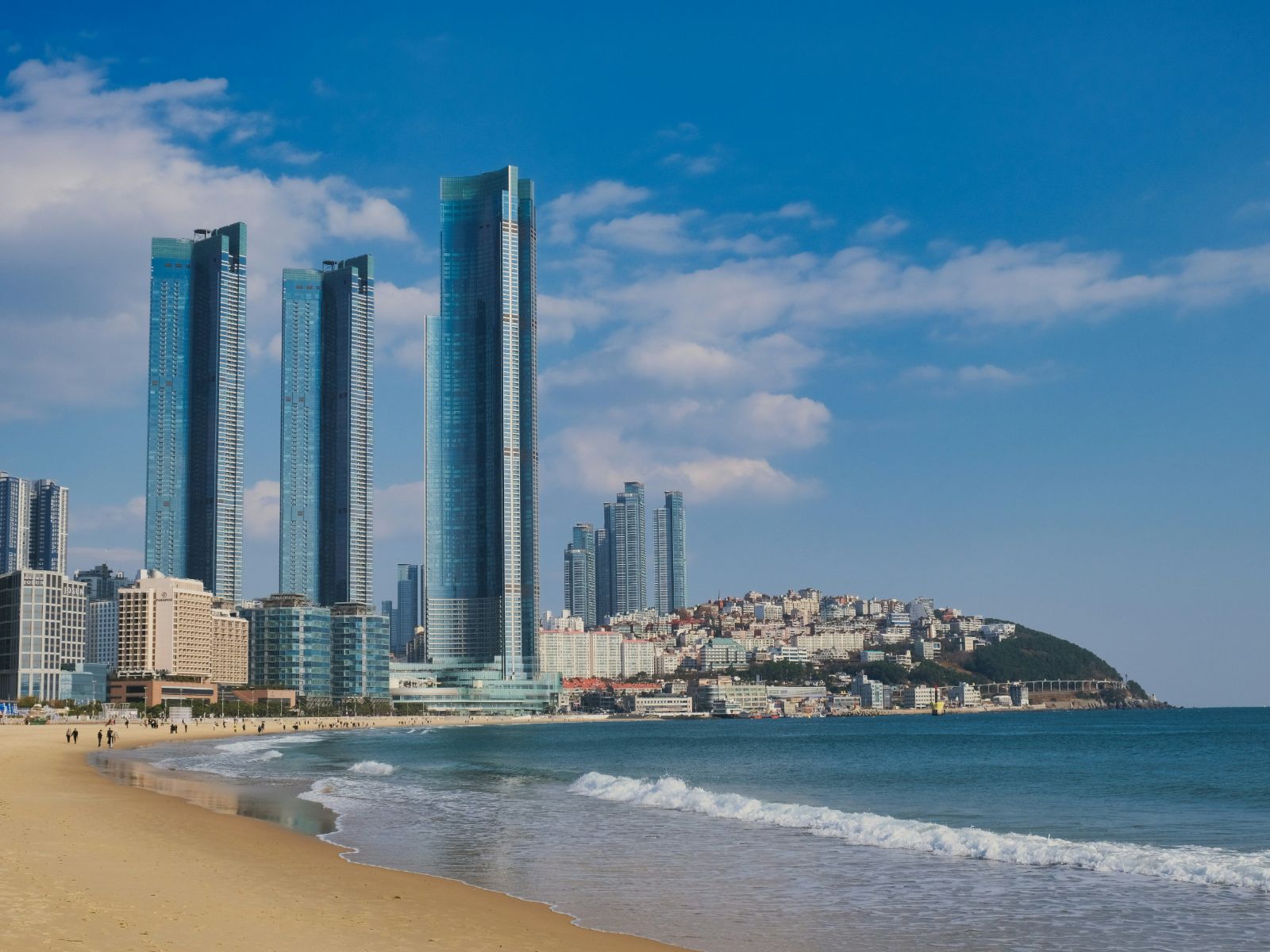 Rondreis Zuid-Korea, Busan, skyline met strand