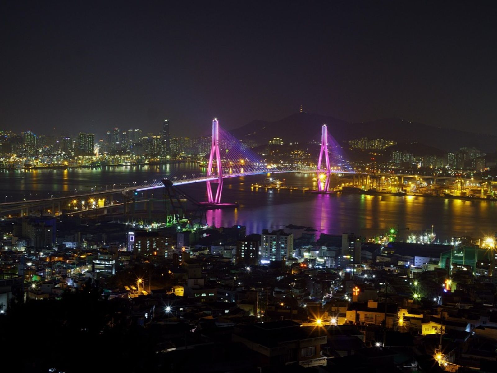 Rondreis Zuid-Korea, Busan, stad van boven verlicht