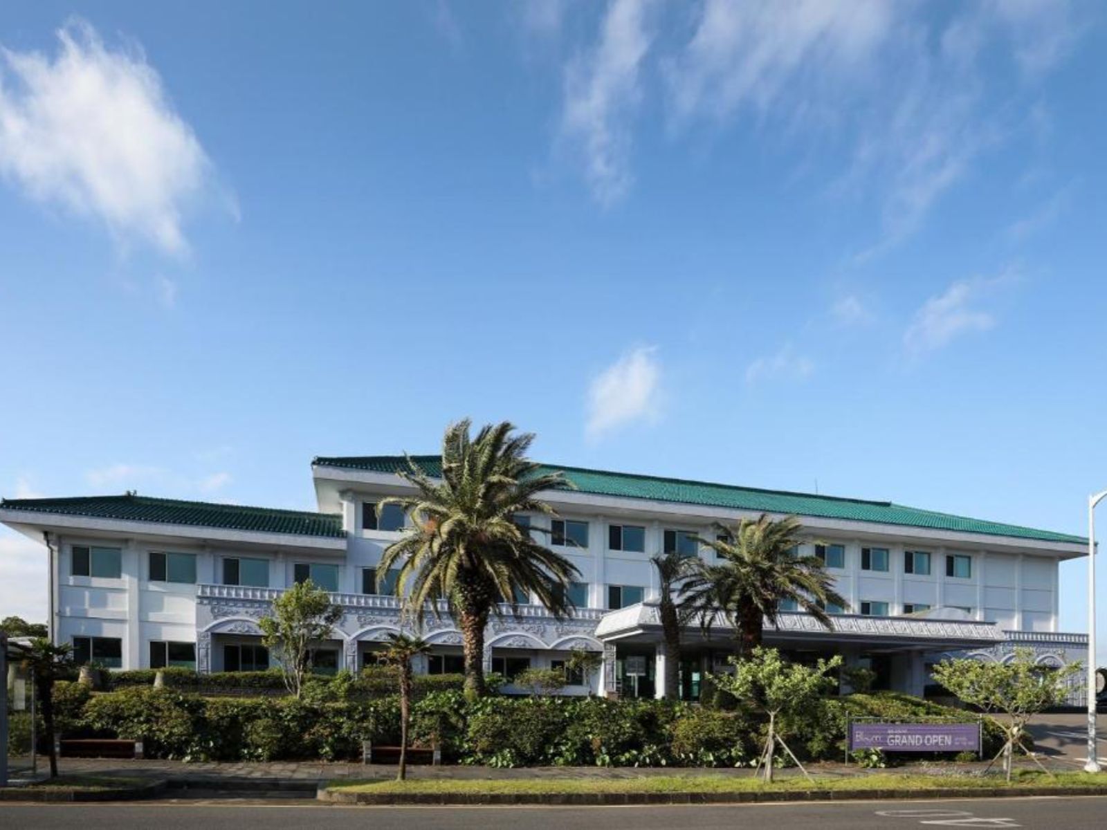 Rondreis Zuid-Korea, Jeju-eiland, Bloom hotel, Buitenaanzicht van de voorkant