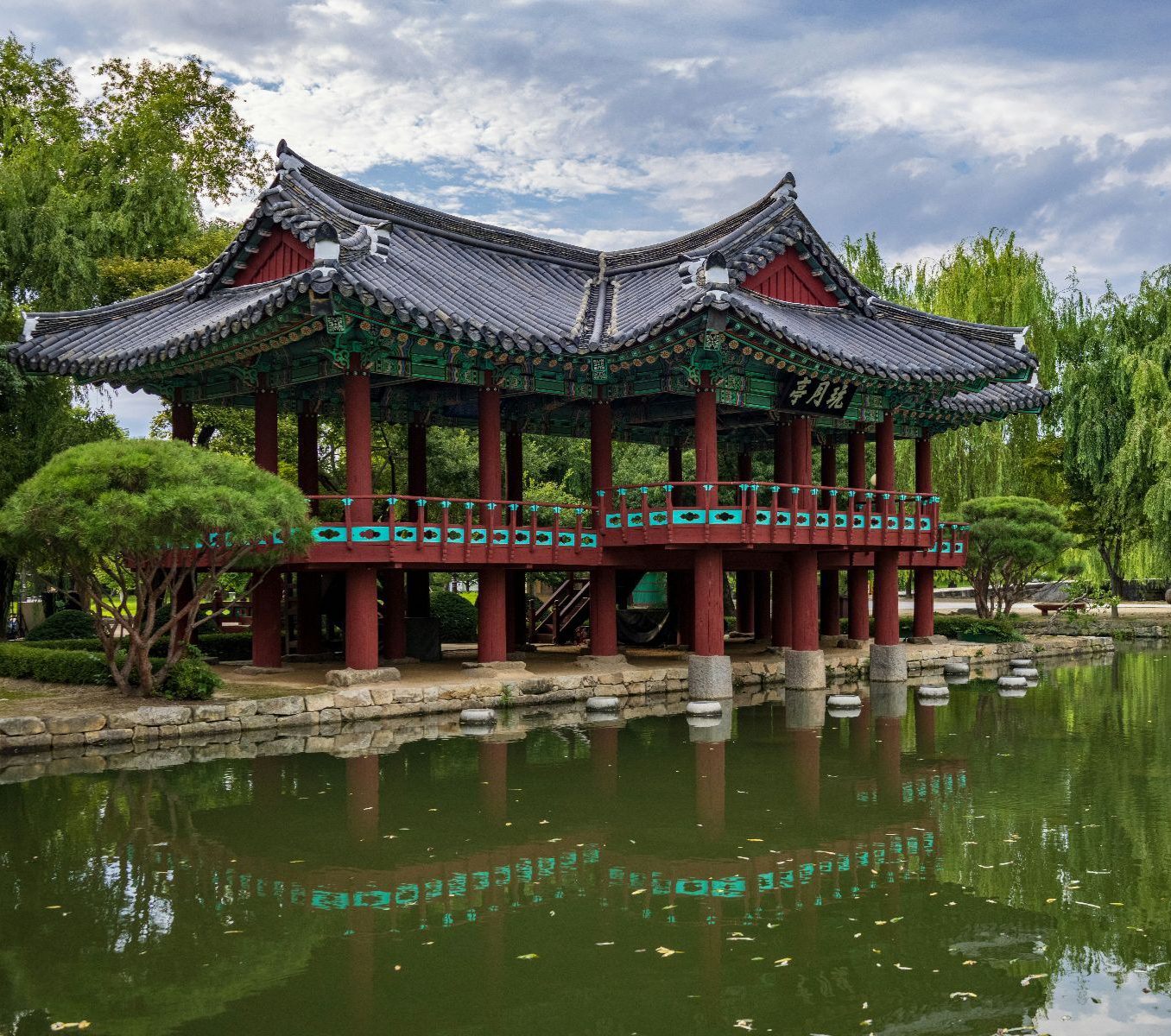 Rondreis Zuid-Korea, Namwon, Gwanghalluwon Garden tempel met water