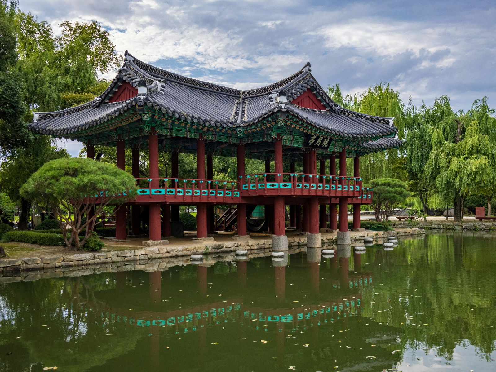 Rondreis Zuid-Korea, Namwon, Gwanghalluwon Garden tempel met water