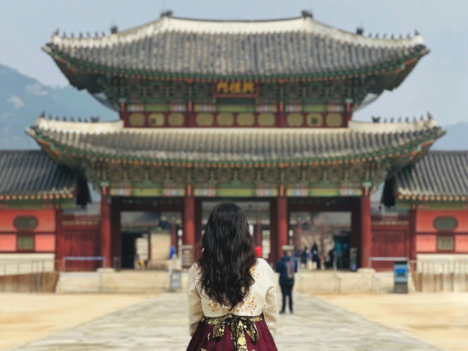 Rondreis Zuid-Korea, Seoul, Gyeongbokgung Palace met traditionele kleding