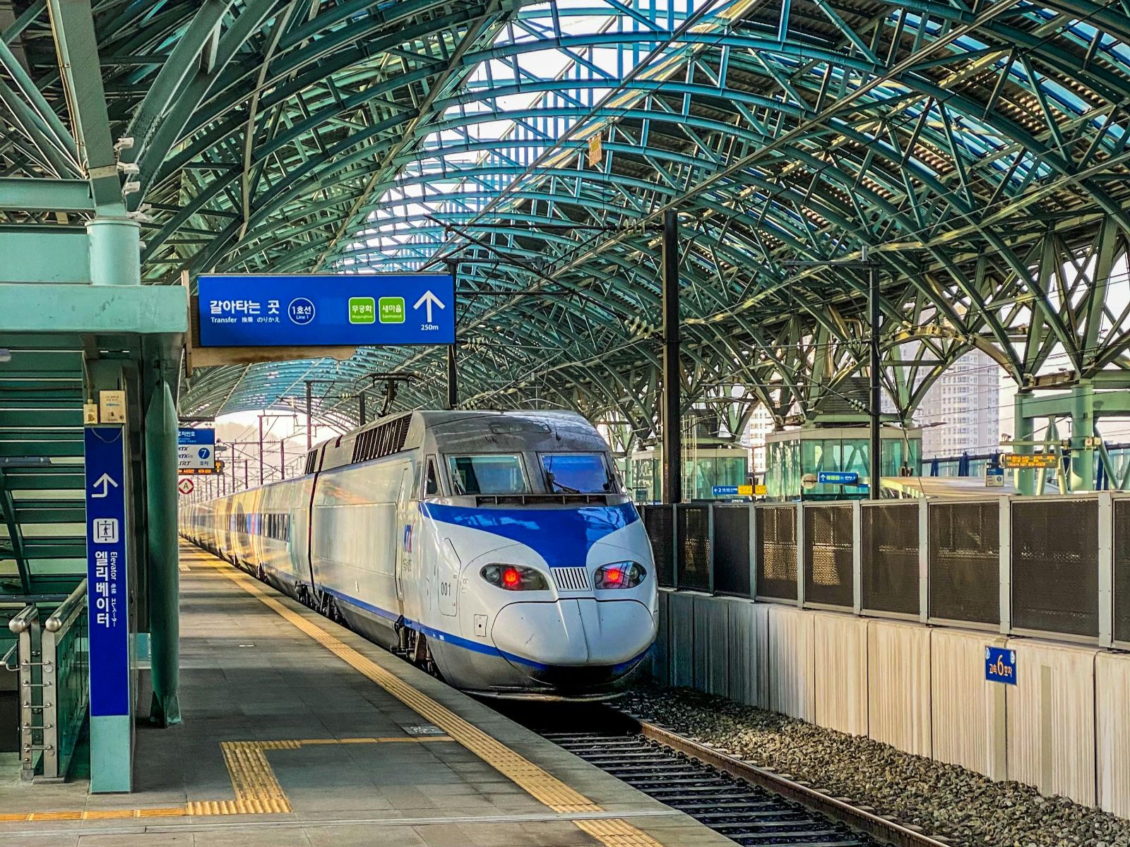 Rondreis Zuid-Korea, Seoul, KTX trein op perron