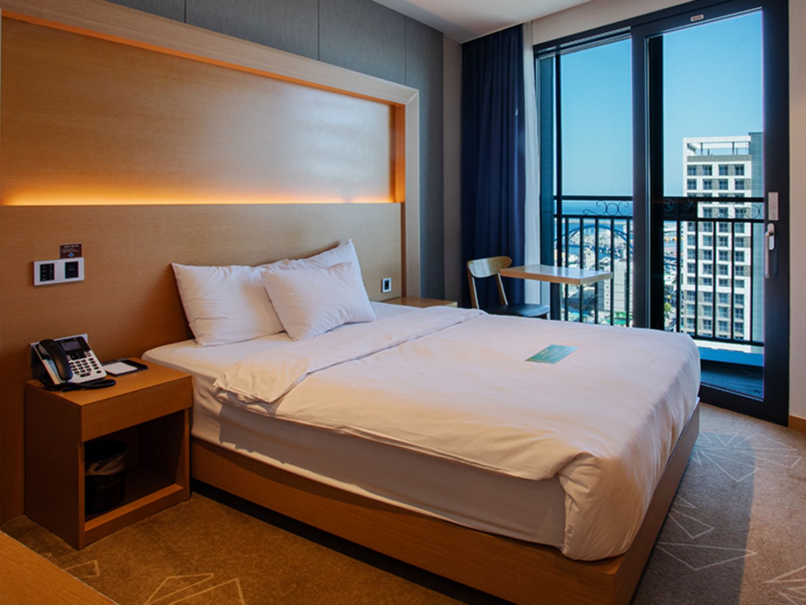 Rondreis Zuid-Korea, Sokcho, Sea Cruise Hotel, tweepersoonskamer met uitzicht