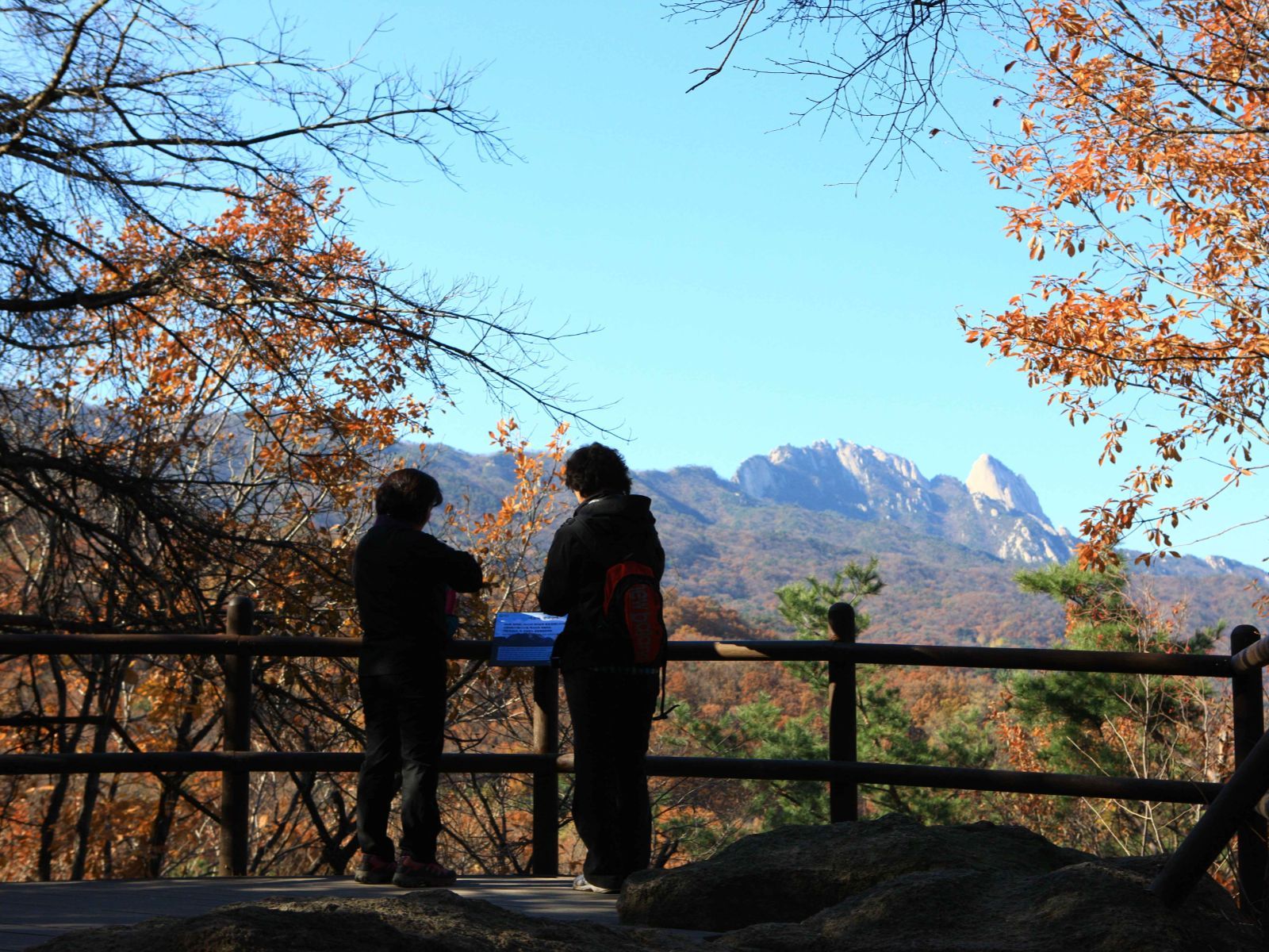 Rondreis Zuid-Korea, excursie Bukhansan Hiking Tour, Bukhansan NP hiking route uitzicht