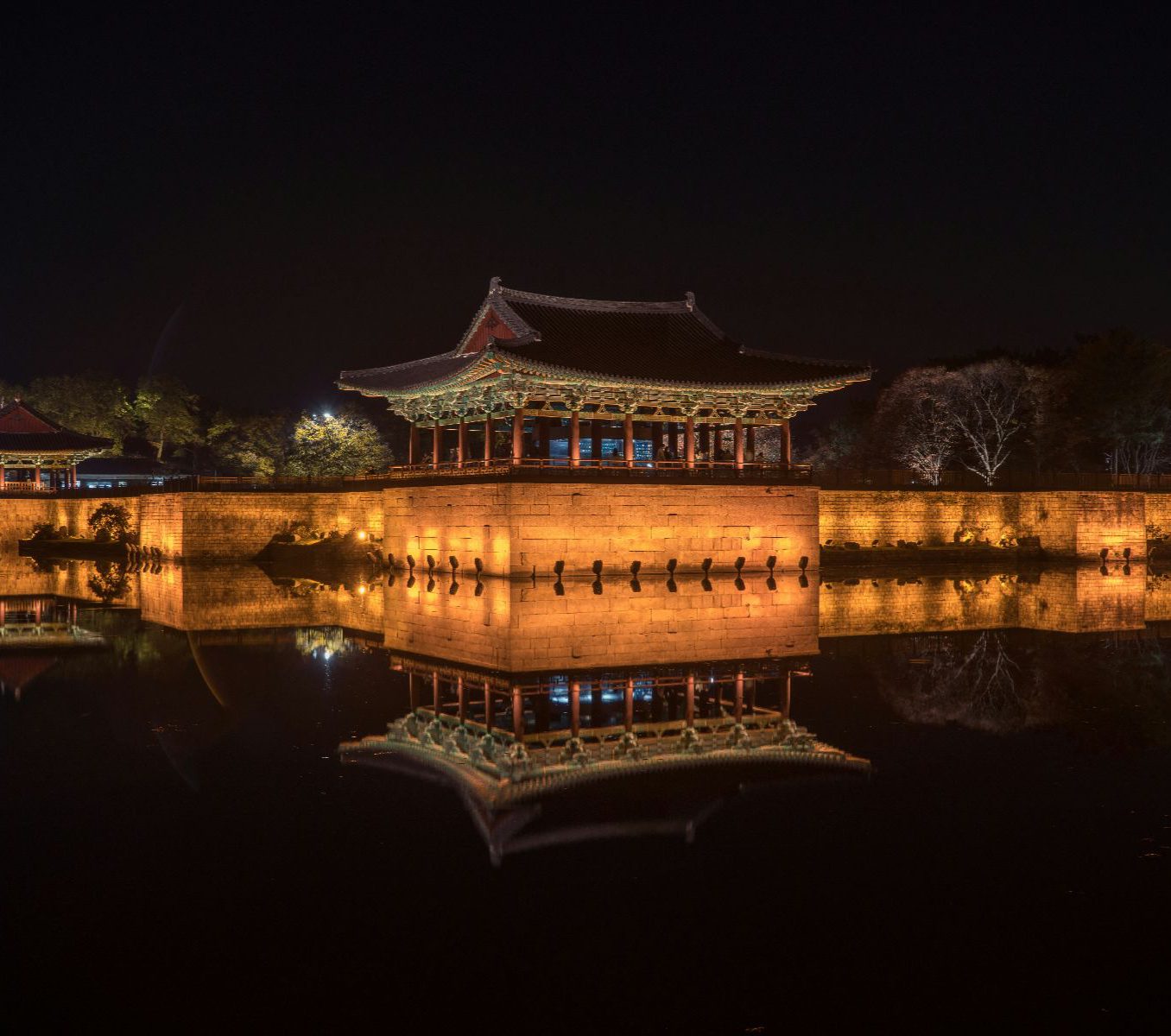 Rondreis Zuid-Korea, excursie Gyeongju dagtour, Donggung Palace en Wolji vijver bij nacht