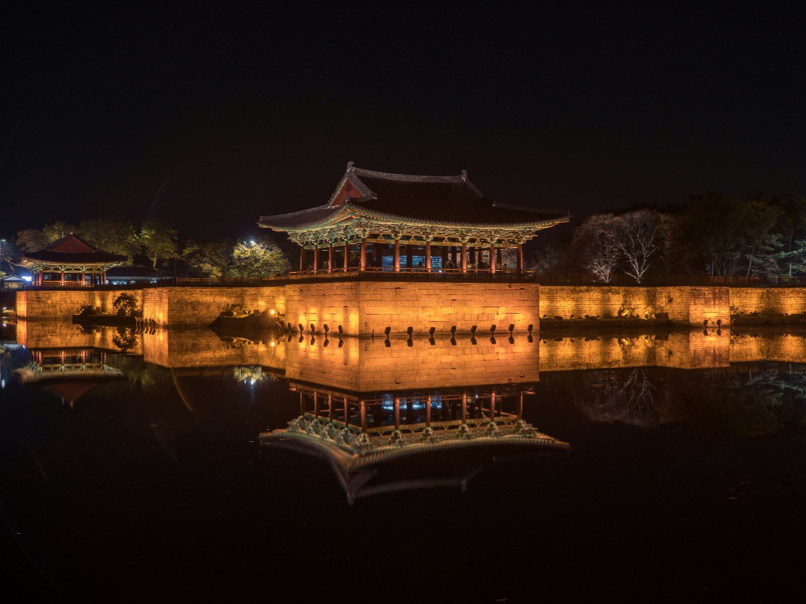 Rondreis Zuid-Korea, excursie Gyeongju dagtour, Donggung Palace en Wolji vijver bij nacht