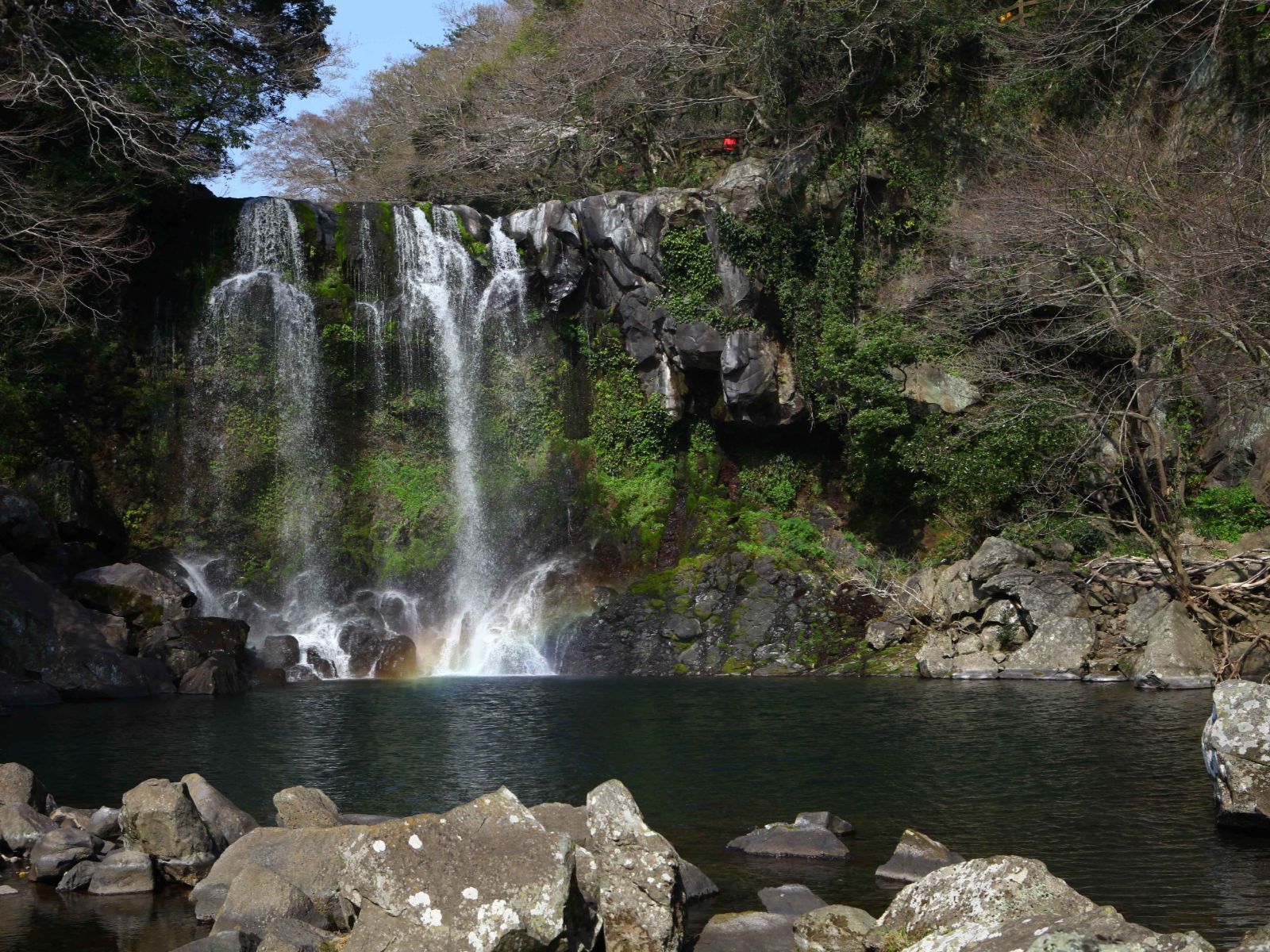 Rondreis Zuid-Korea, excursie Jeju Island westkust, Cheonjiyeon Watervallen