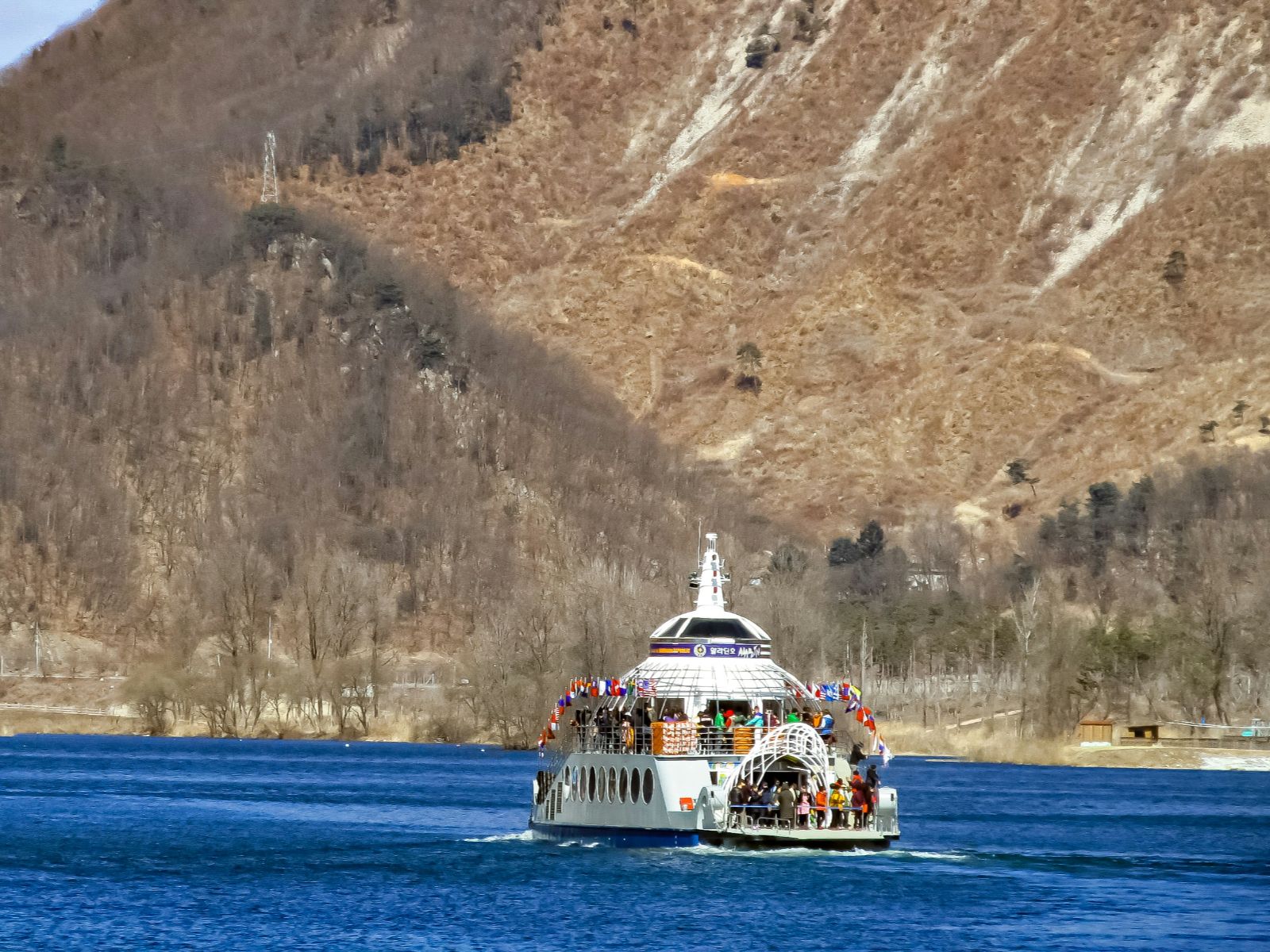 Rondreis Zuid-Korea, excursie Nami Island Tour, boot op het water