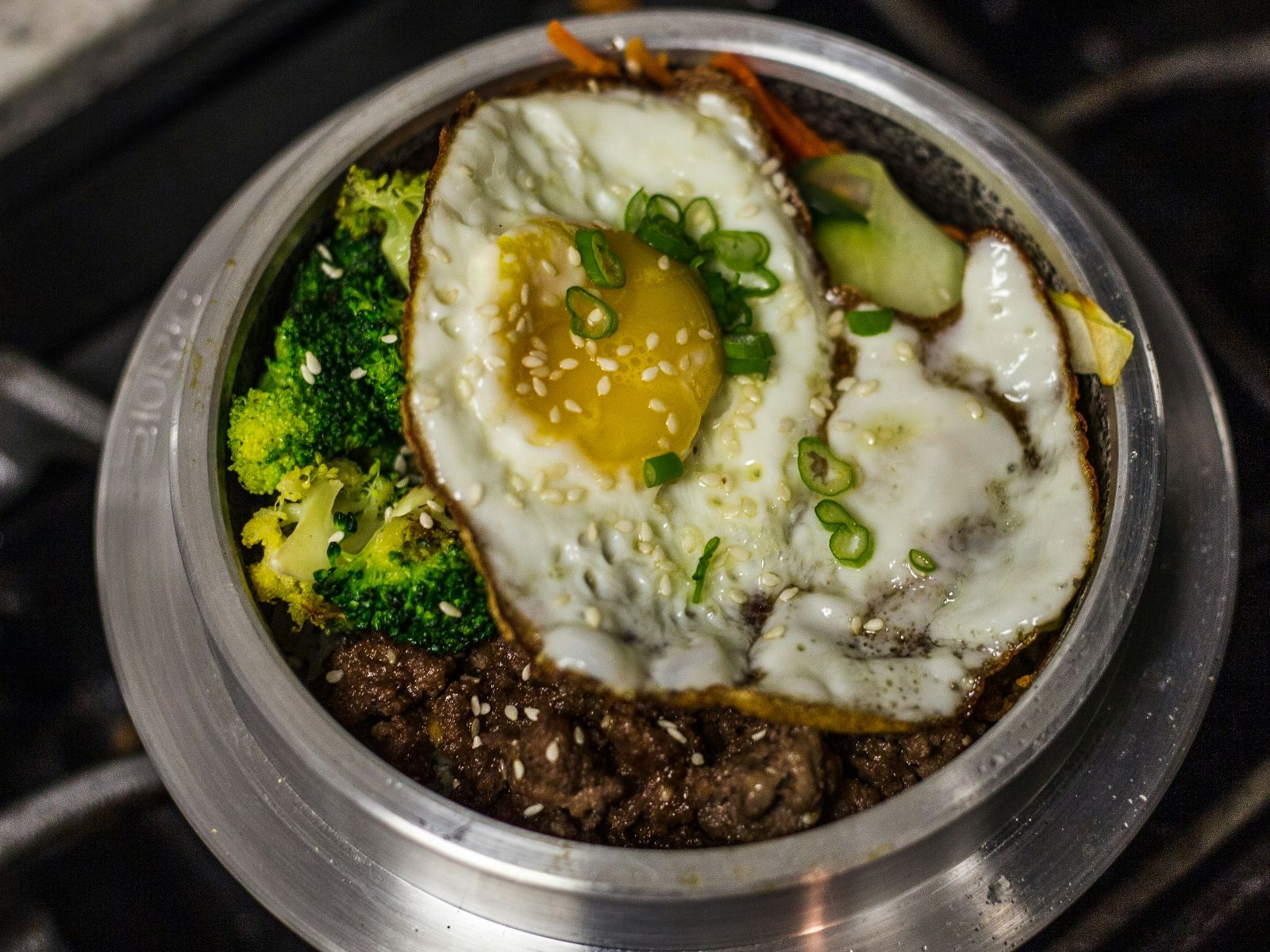Rondreis Zuid-Korea, excursie bibimbap kookworkshop, bibimbap met ei