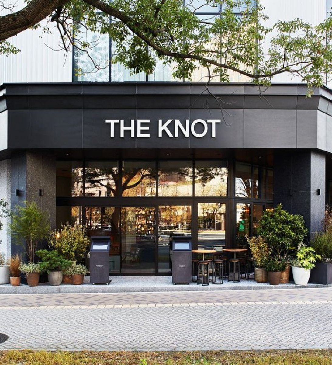 Rondreis-Japan-Hiroshima-Hotel-The-Knot-buitenaanzicht-entree-aspect-ratio-382-420