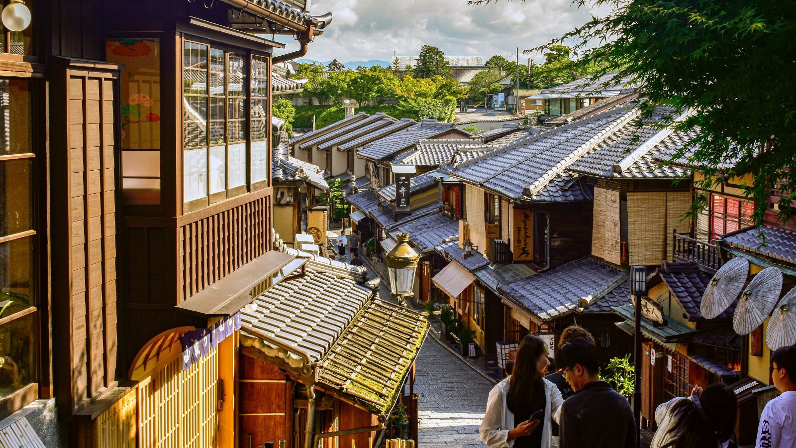 Rondreis Japan, Kyoto, excursie Wandeltour, straat met locals