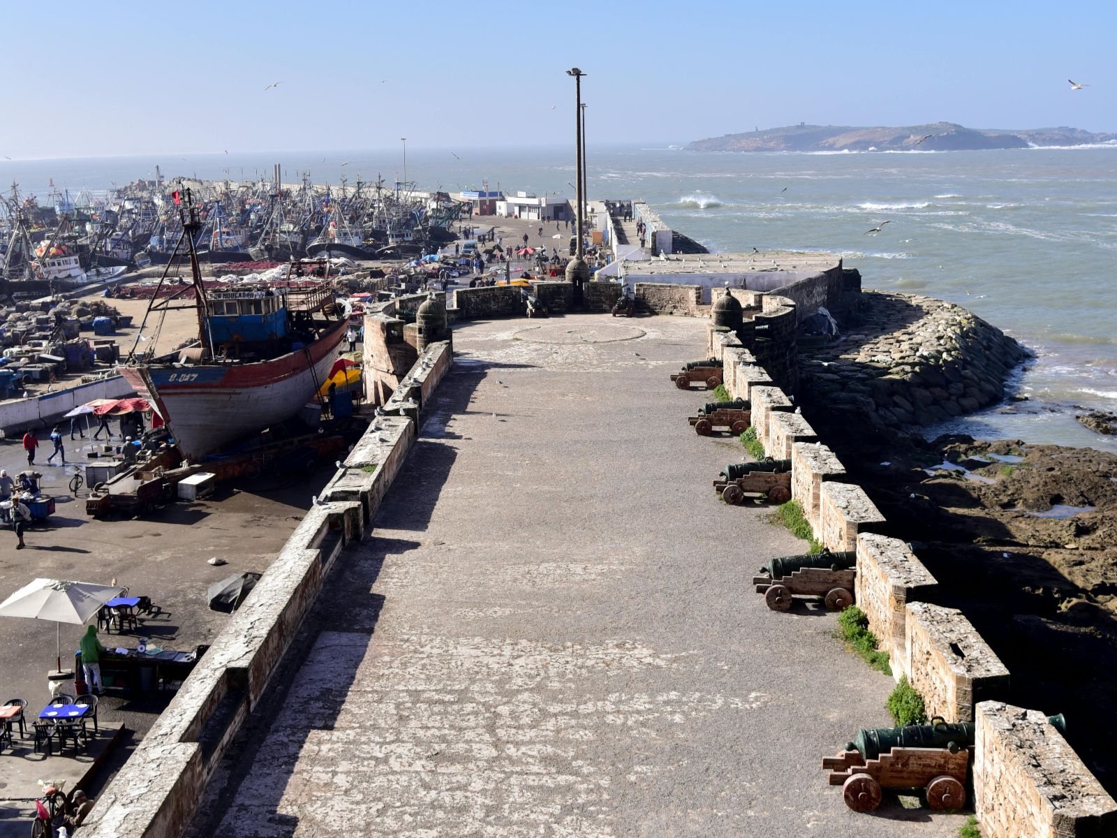 Rondreis Marokko, Essaouira, Excursie Surfen, Stenen pier bovenaanzicht