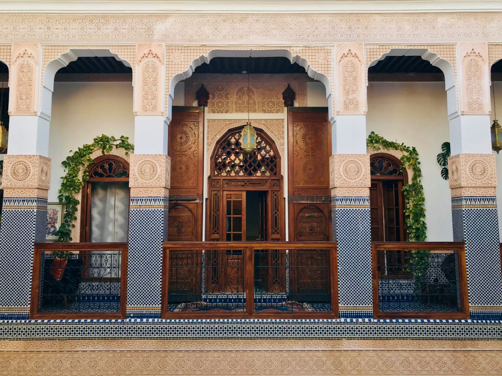 Rondreis Marokko, Fez, mooi versierd gebouw