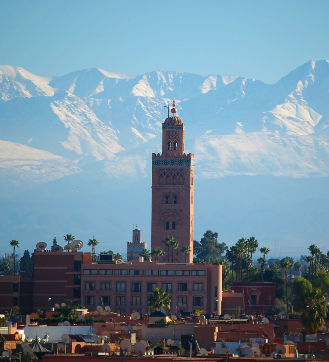 Rondreis Marokko, Marrakech, Excursie Fietsend door Marrakech, toren voor bergen