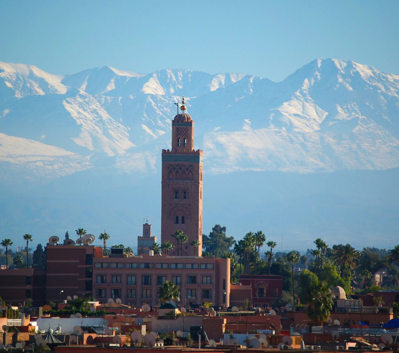 Rondreis Marokko, Marrakech, Excursie Fietsend door Marrakech, toren voor bergen