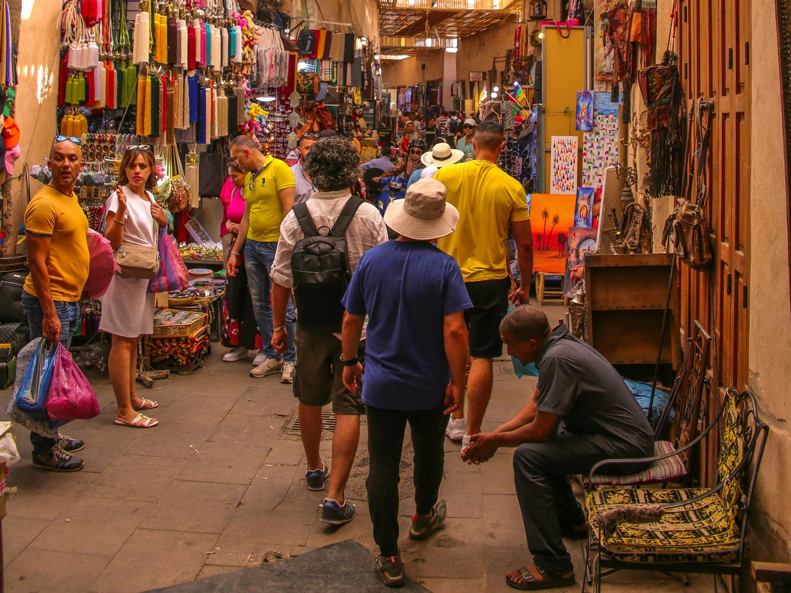 Rondreis Marokko, Marrakech, excursie stadswandeling Marrakech medina, mensen