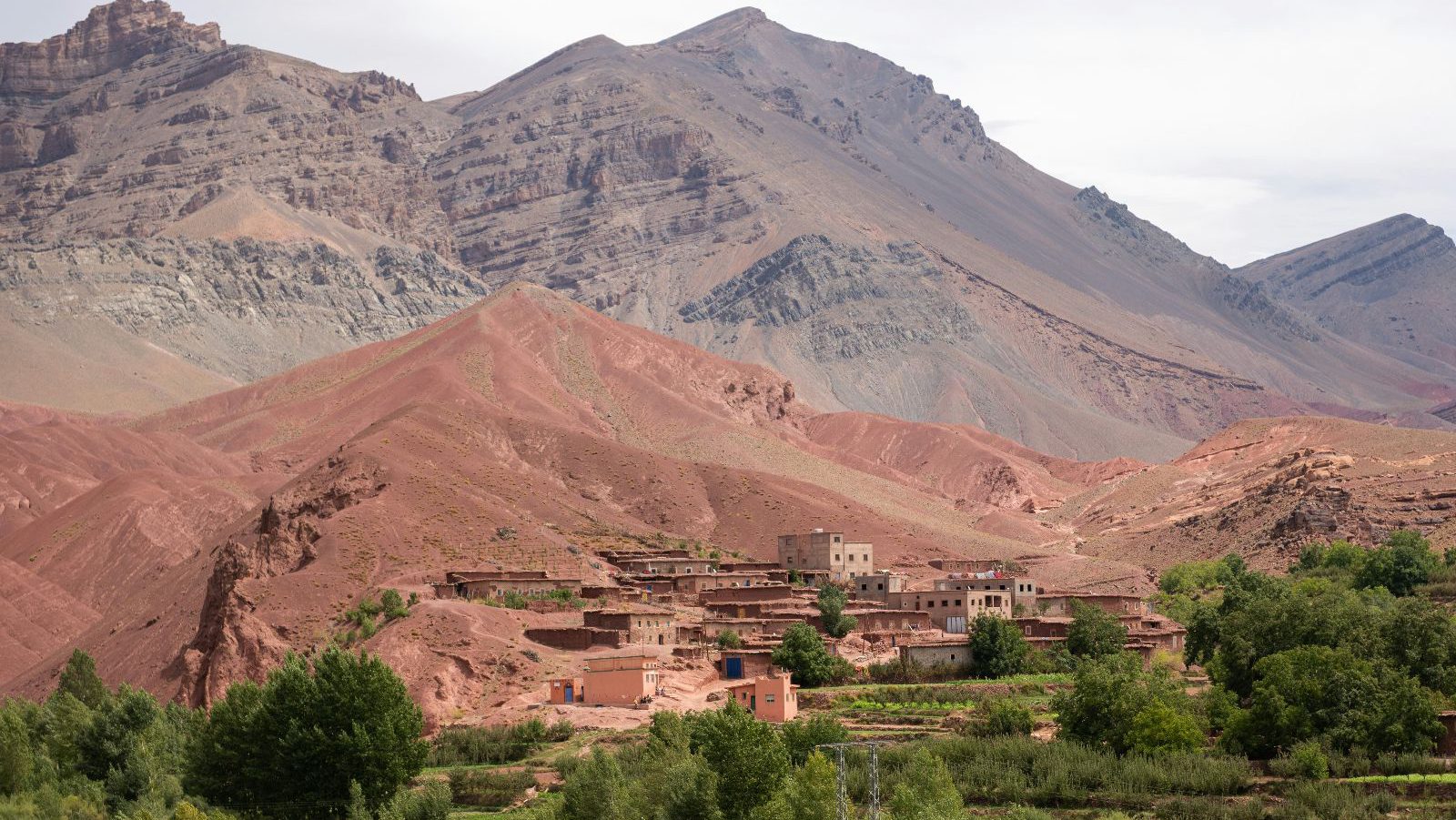 Rondreis Marokko, Ouarzazate, dorp tegen de bergen
