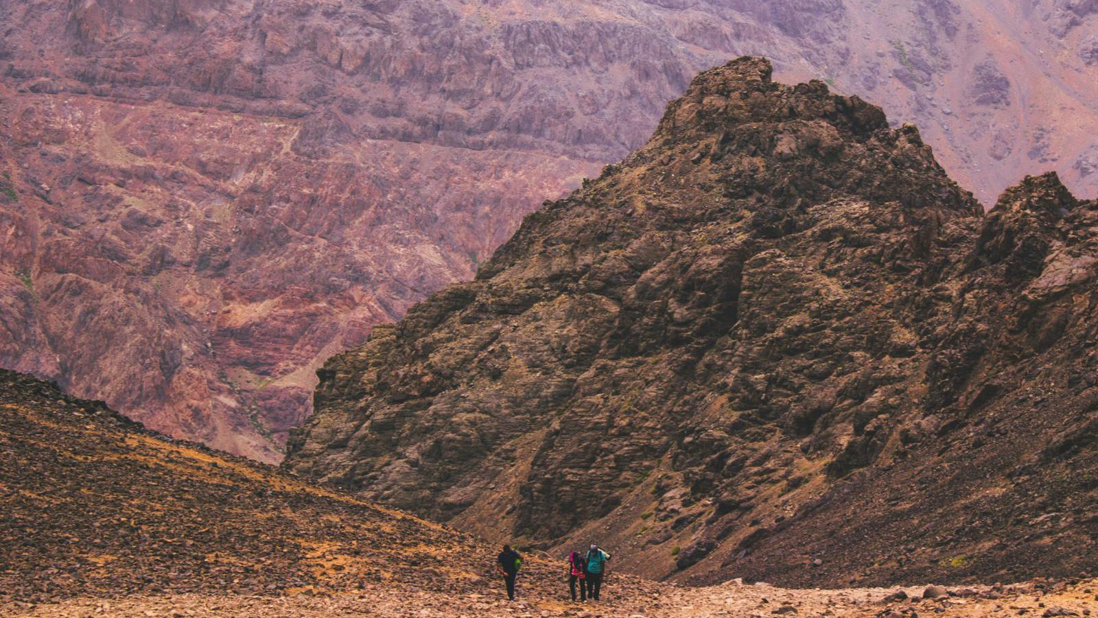 Rondreis Marokko, Tizi Oussem en Toubkal, bergen met wandelaars