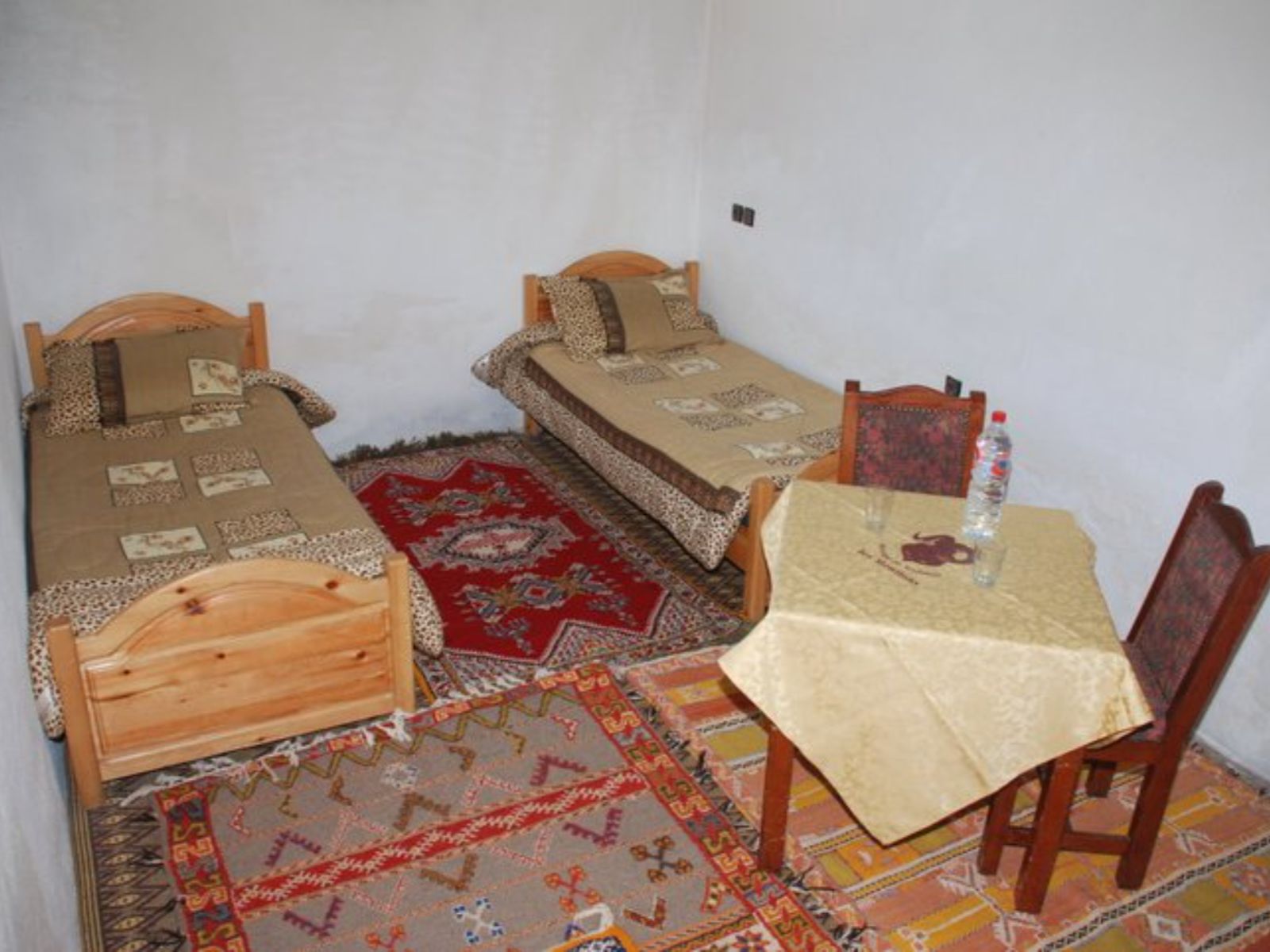 Rondreis Marokko, Toubkal Trekking, Refuge du Toubkal Les Mouflons, slaapkamer