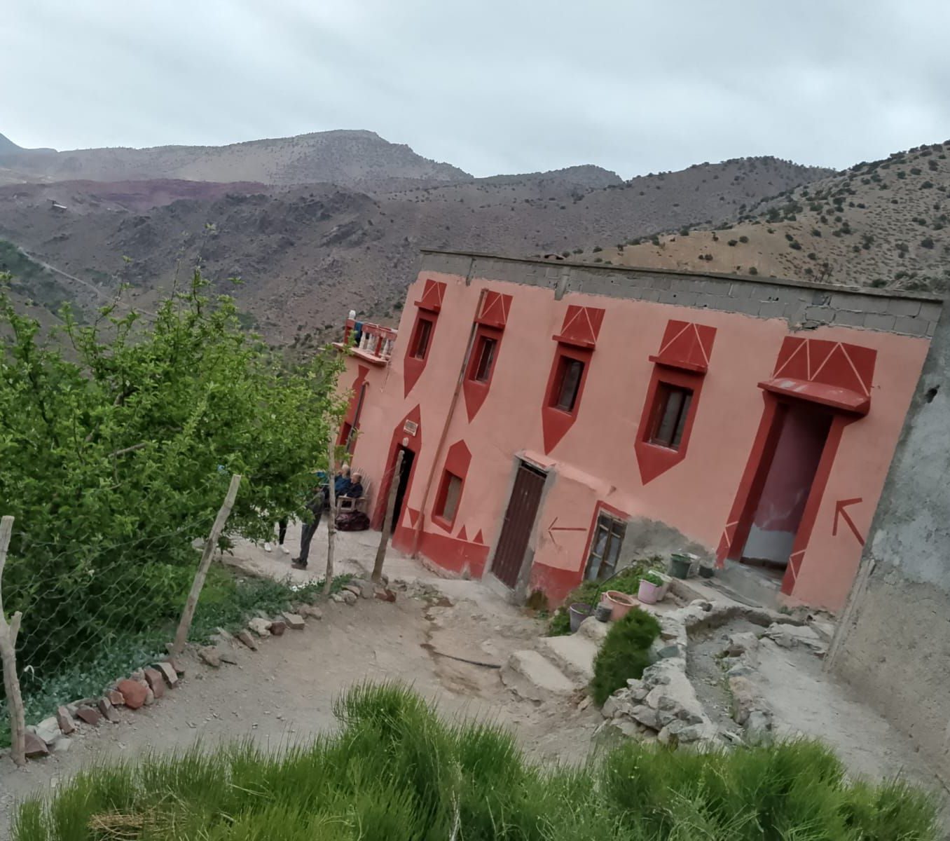 Rondreis Marokko, Toubkal Trekking, Tizi Oussem, Gite Taddarine, buitenaanzicht