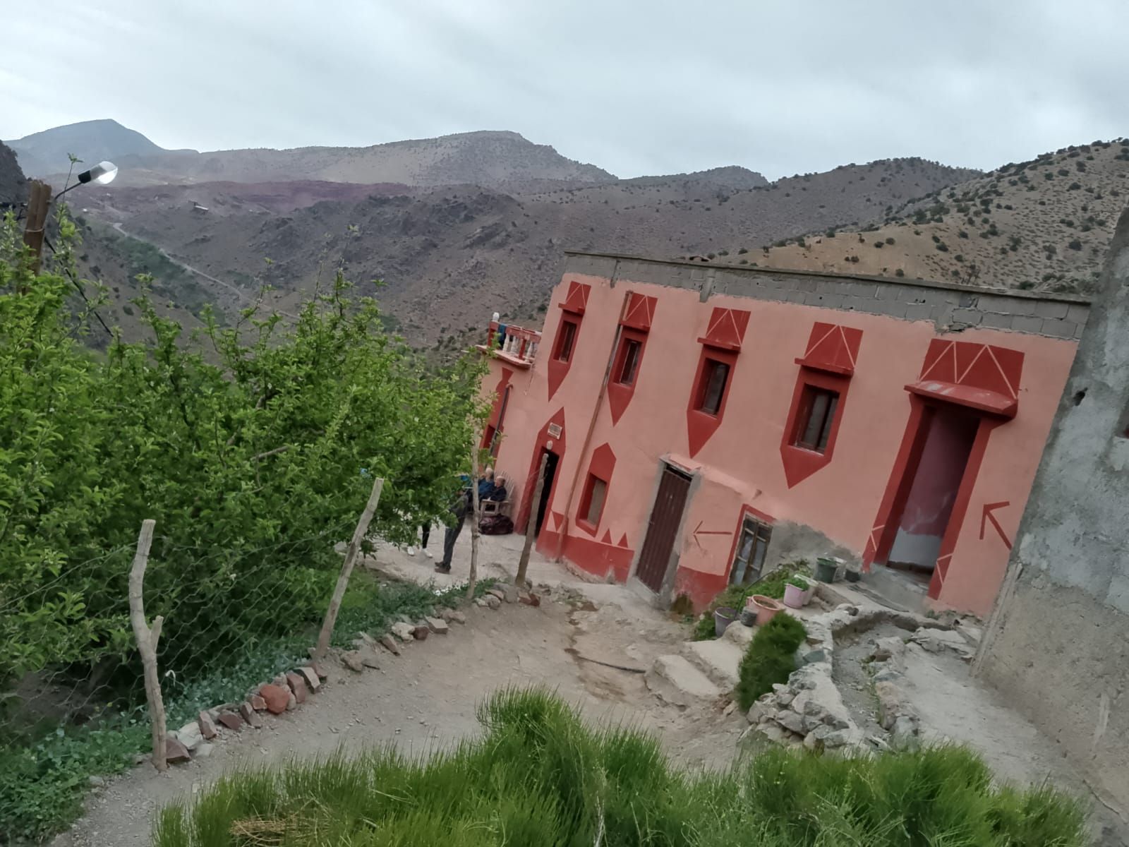 Rondreis Marokko, Toubkal Trekking, Tizi Oussem, Gite Taddarine, buitenaanzicht