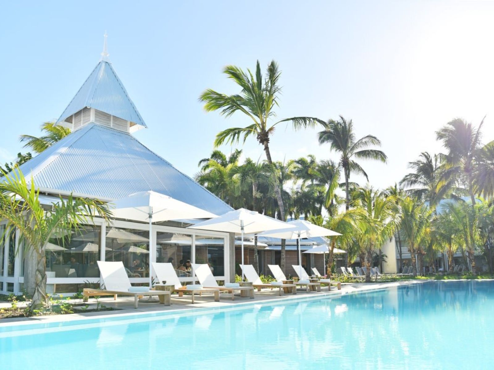 Rondreis Mauritius, Grand Baie, Veranda Grand Baie, zwembad en palmbomen