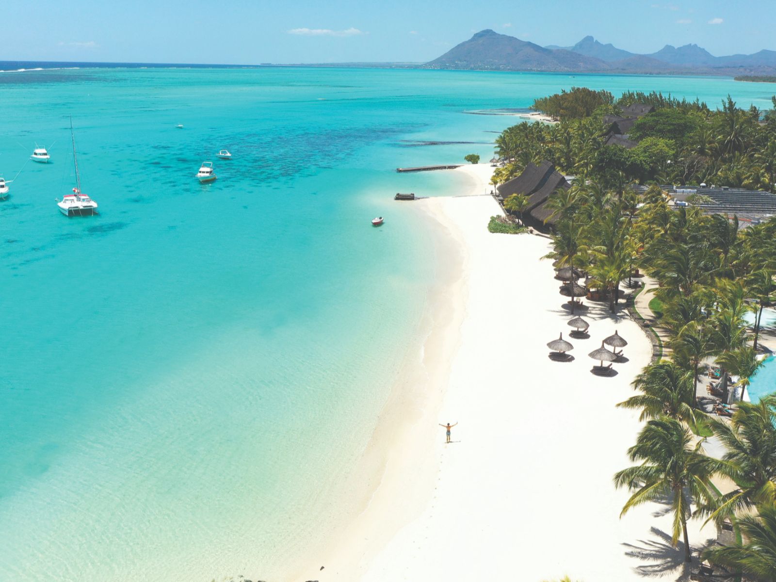Rondreis Mauritius, Le Morne, wit strand by Le Morne, MTPA