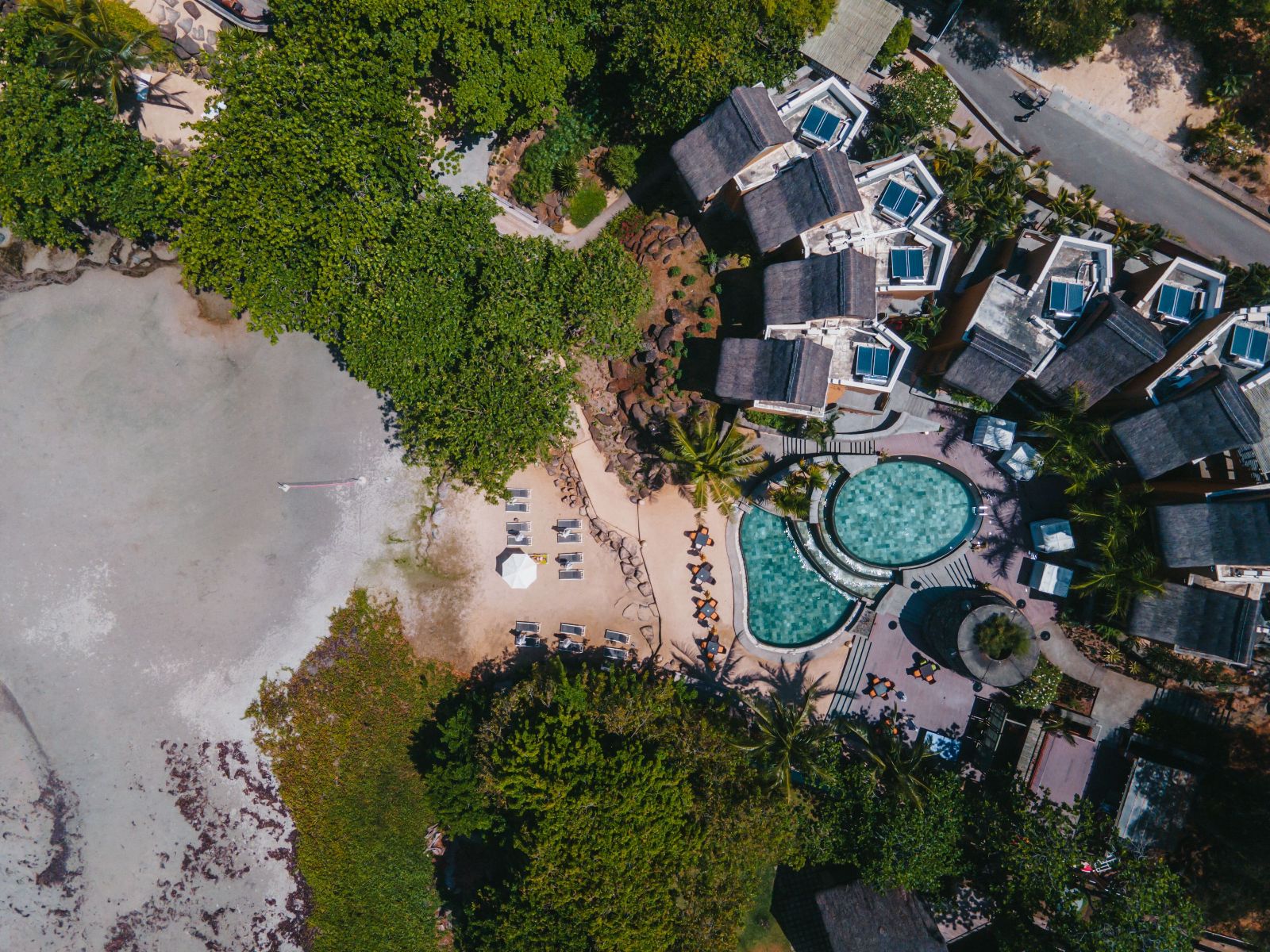 Rondreis Mauritius, Tamarin, Tamarina Golf & Spa Resort, bovenaanzicht hotel