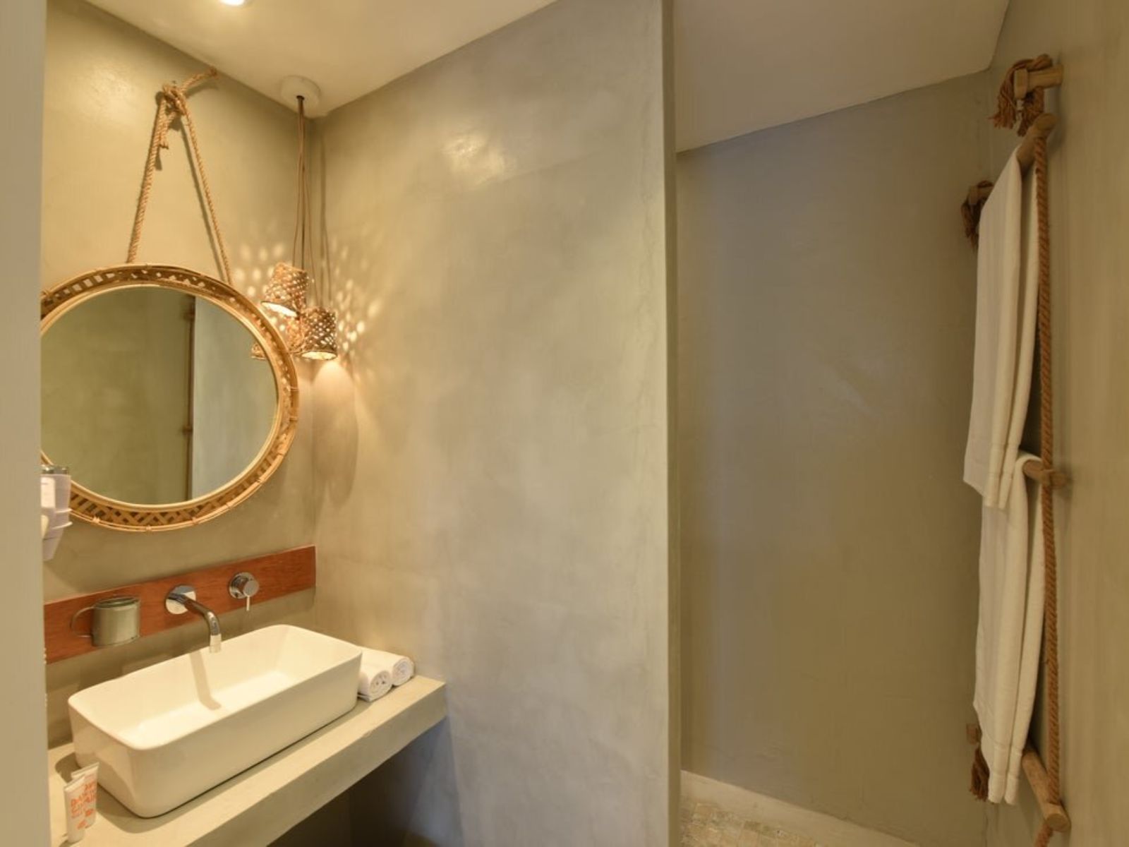 Rondreis Mauritius, Tamarin, Veranda Tamarin Hotel & Spa, badkamer