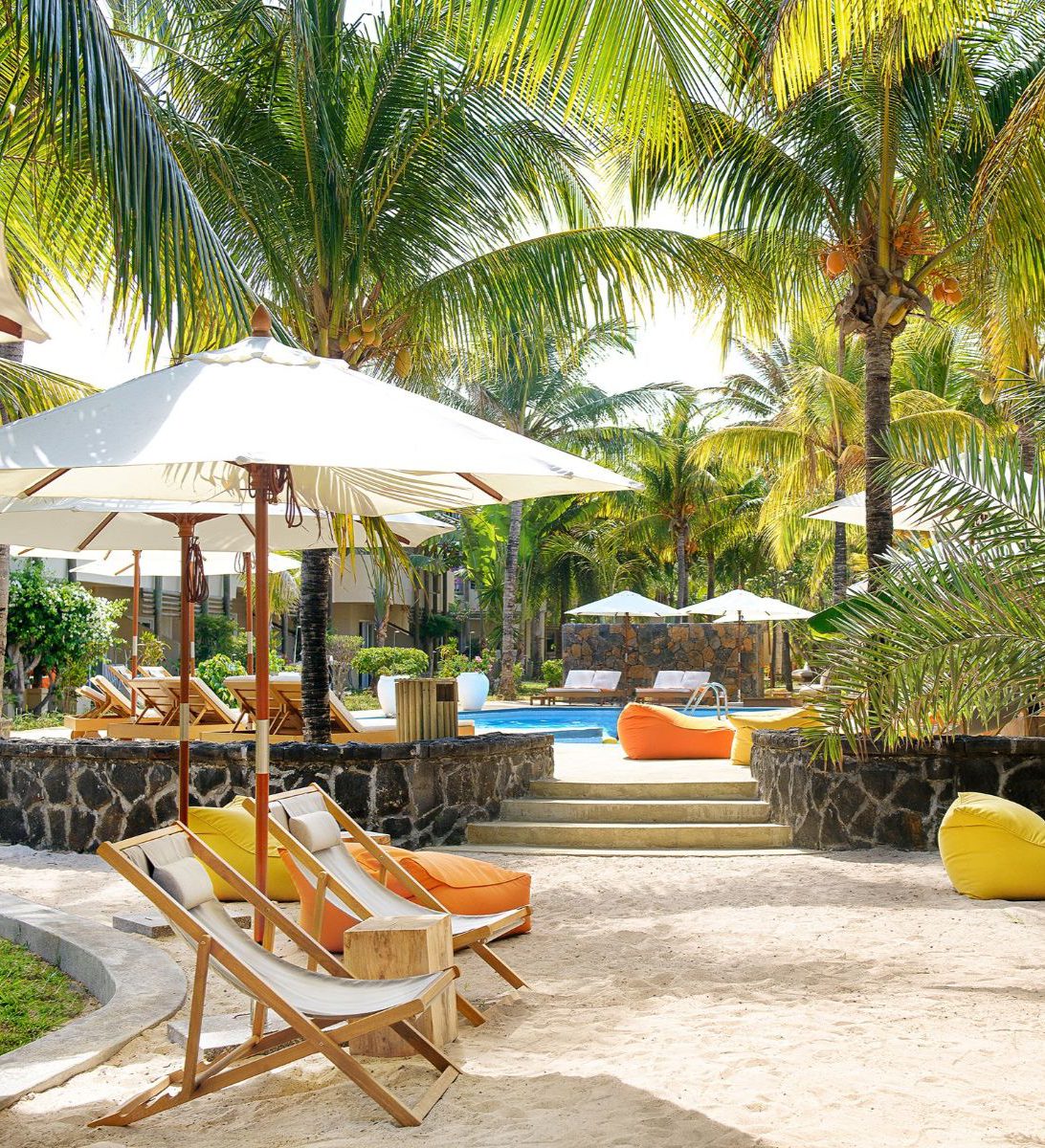 Rondreis Mauritius, Trou D’Eau Douce, Friday Attitude, zwembad met palmbomen