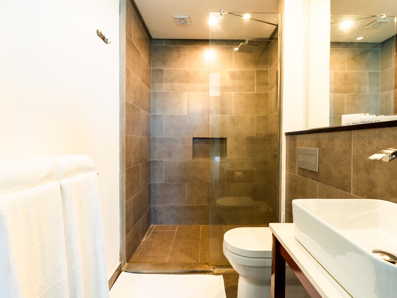 Rondreis Mauritius, Trou aux Biches, Mystik Lifestyle Boutique Hotel, badkamer