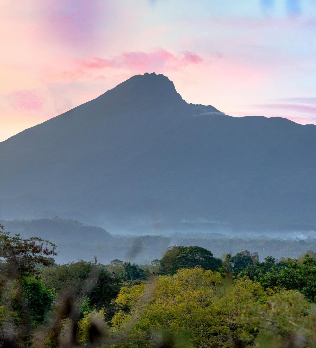 Rondreis Tanzania, Arusha, excursie mountainbiken bij Mt Meru, Mt Meru rond schemering