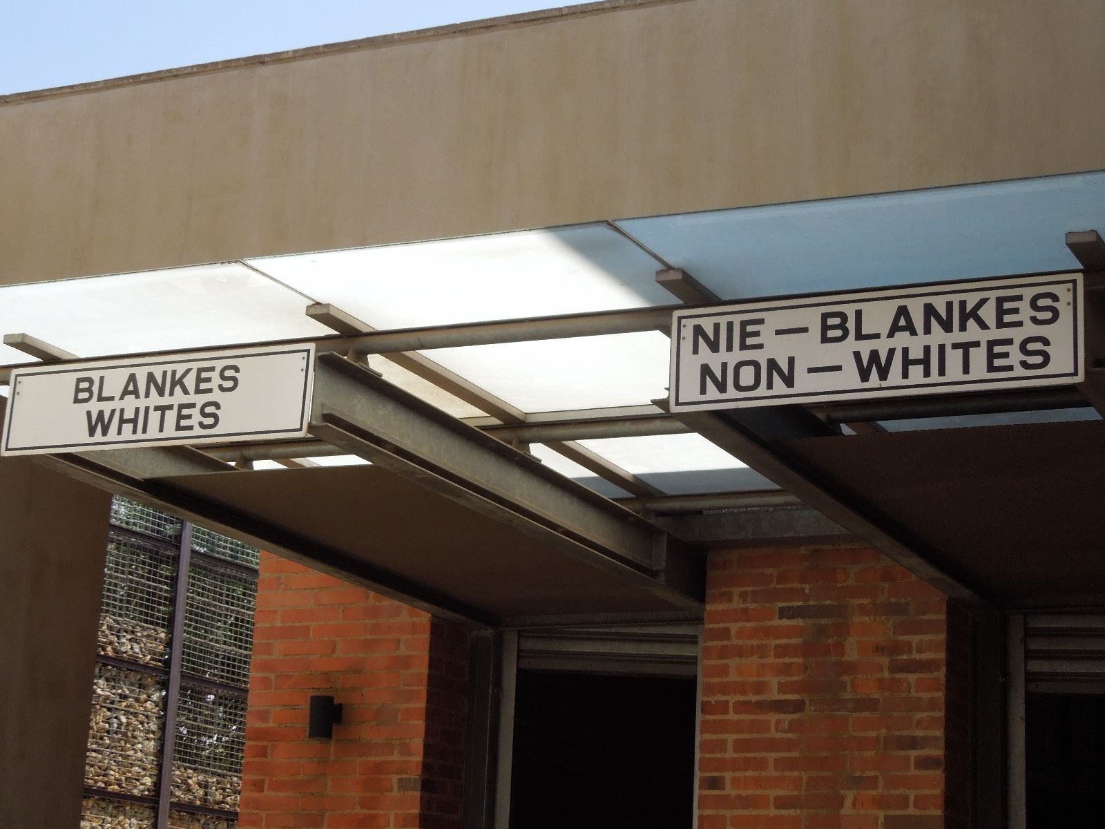 Rondreis Zuid-Afrika, Johannesburg, excursie Soweto Apartheid Combo, Apartheid borden
