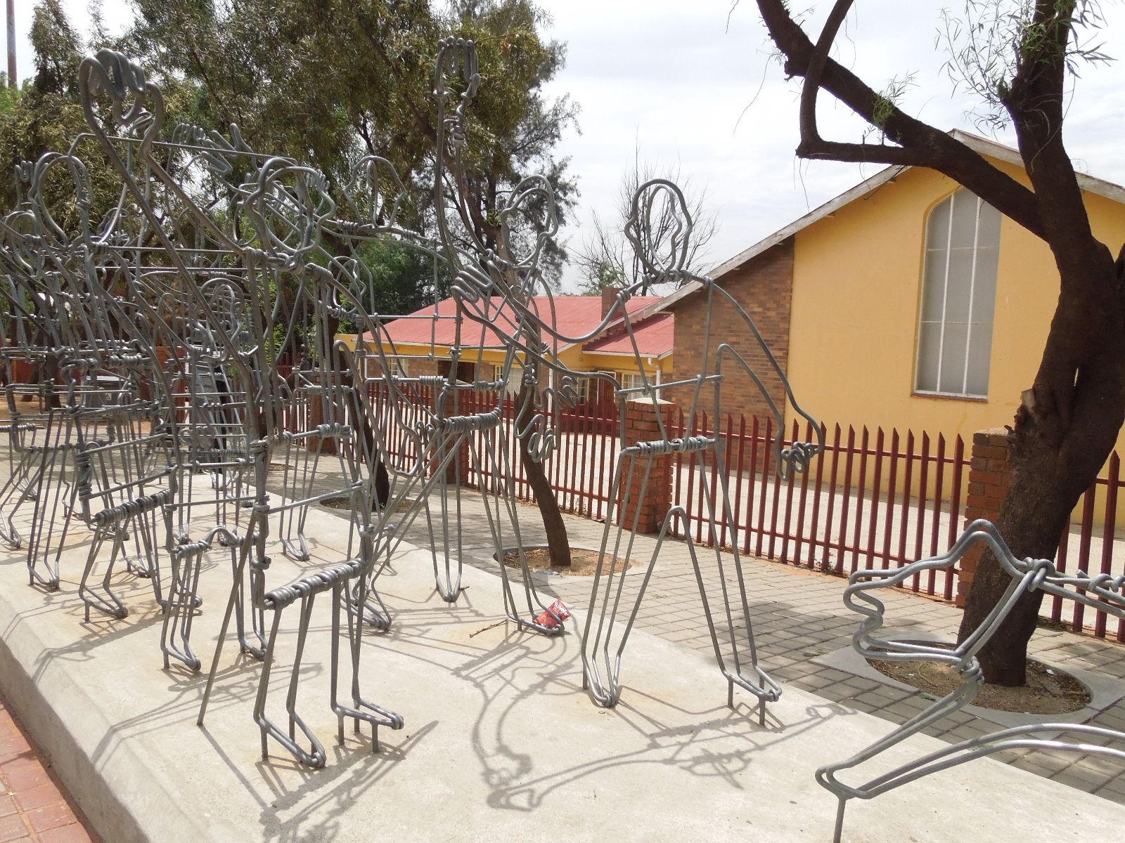 Rondreis Zuid-Afrika, Johannesburg, excursie Soweto Apartheid Combo, ijzeren kunstwerk