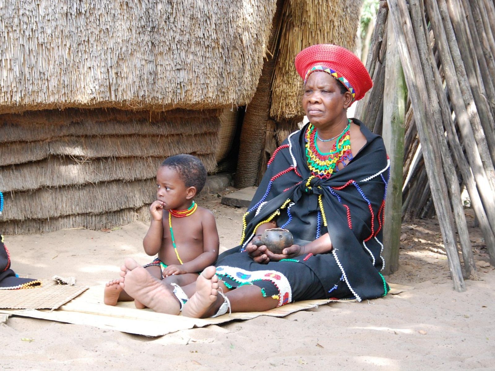 Rondreis Zuid-Afrika, St. Lucia, Zulu Village Tour, dorpsbewoners