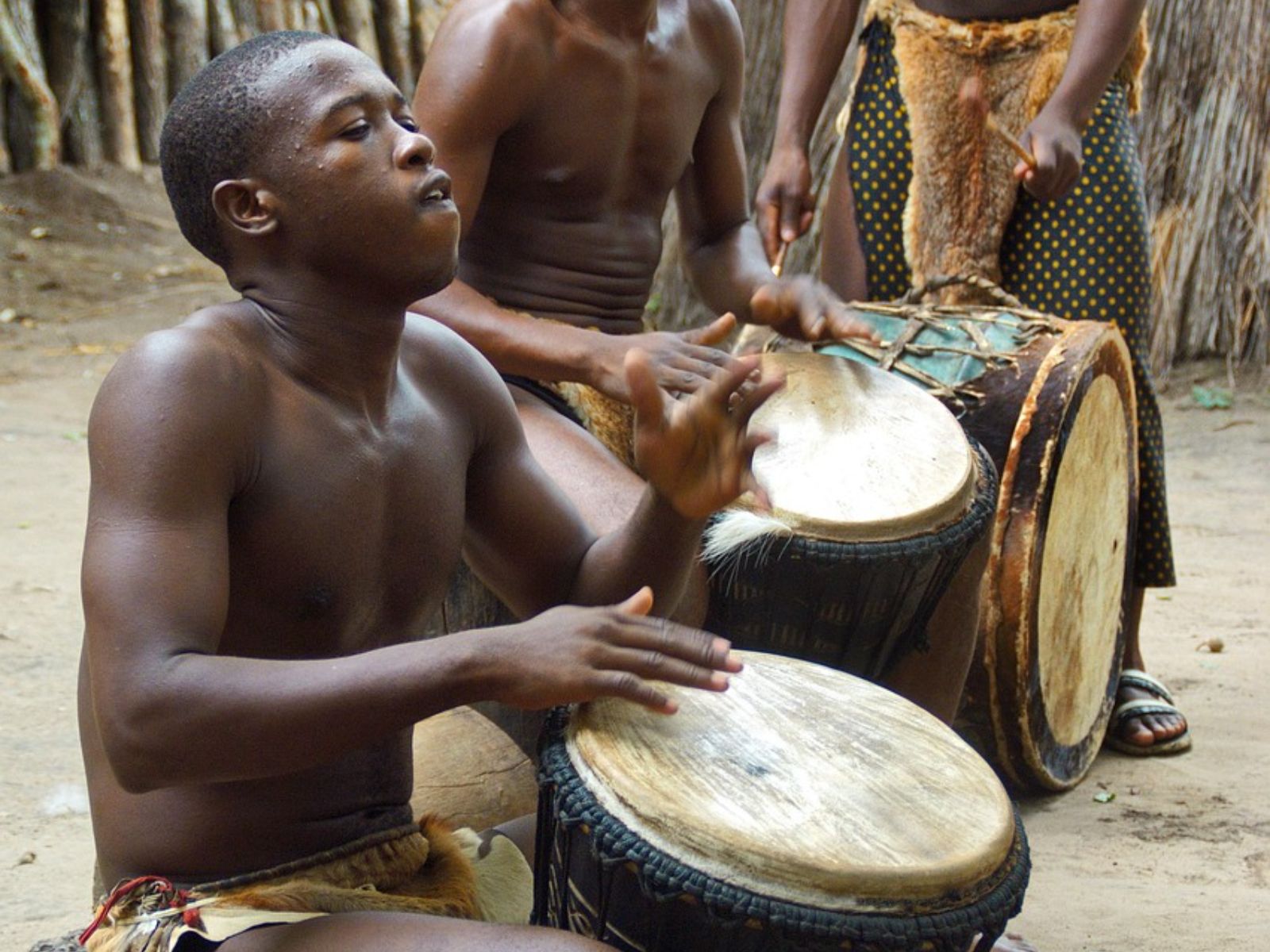Rondreis Zuid-Afrika, St. Lucia, Zulu Village Tour, trommelen