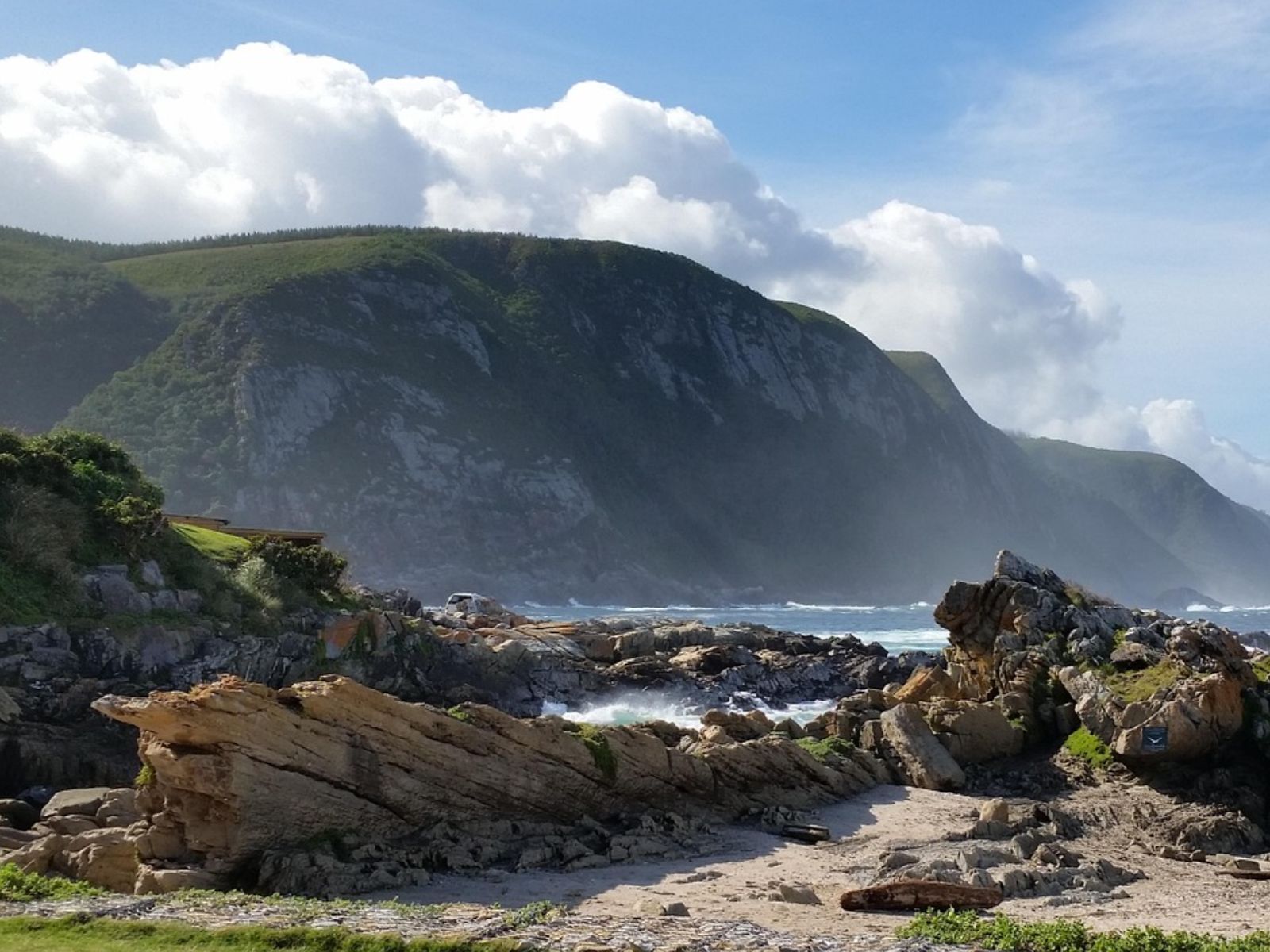 Rondreis Zuid-Afrika, Storms River, excursie Kayak & Lilo Adventure, rotsen