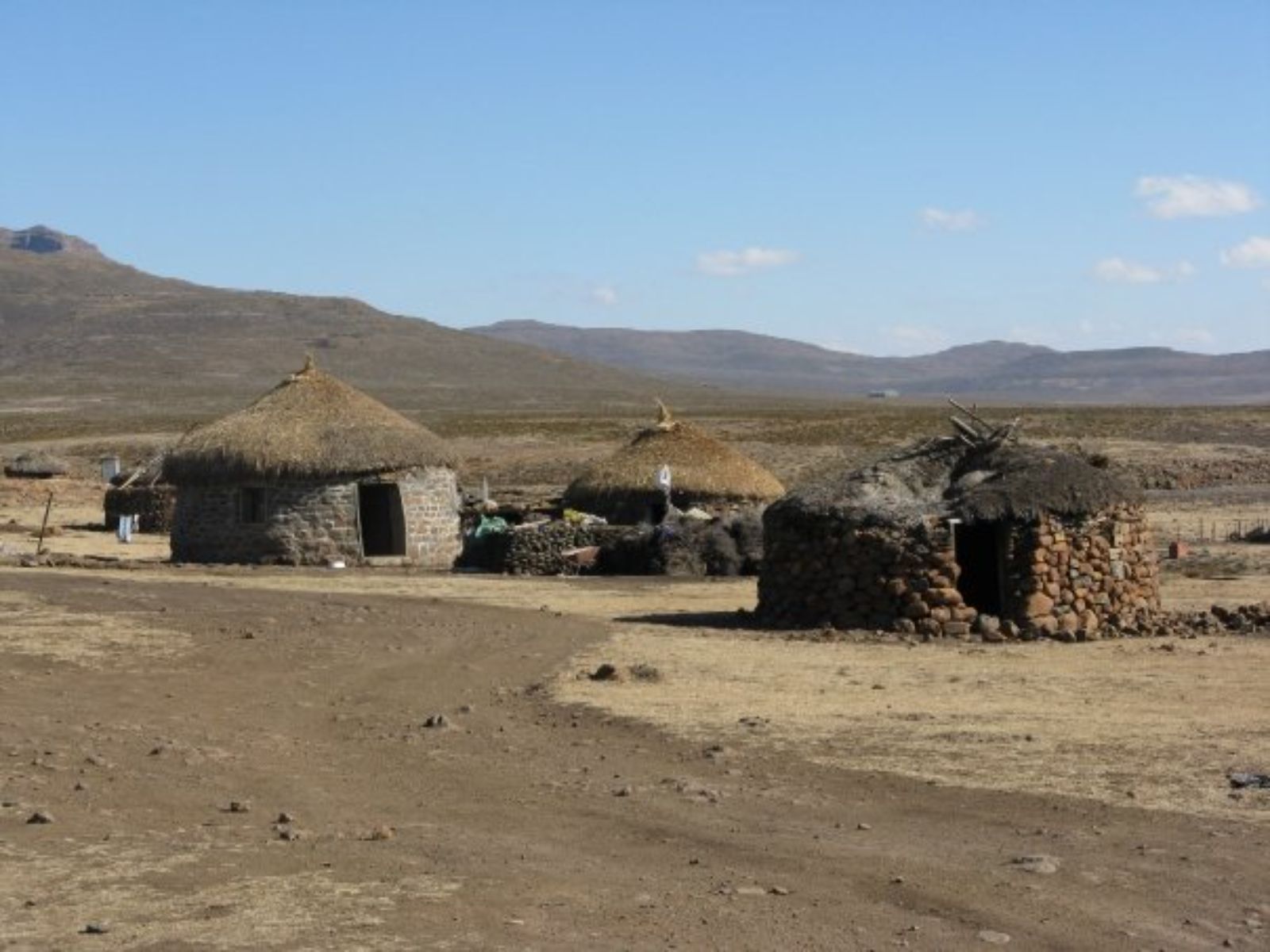 Rondreis Zuid-Afrika, Underberg, Excursie Sani Pass Day Tour, traditionele hutten