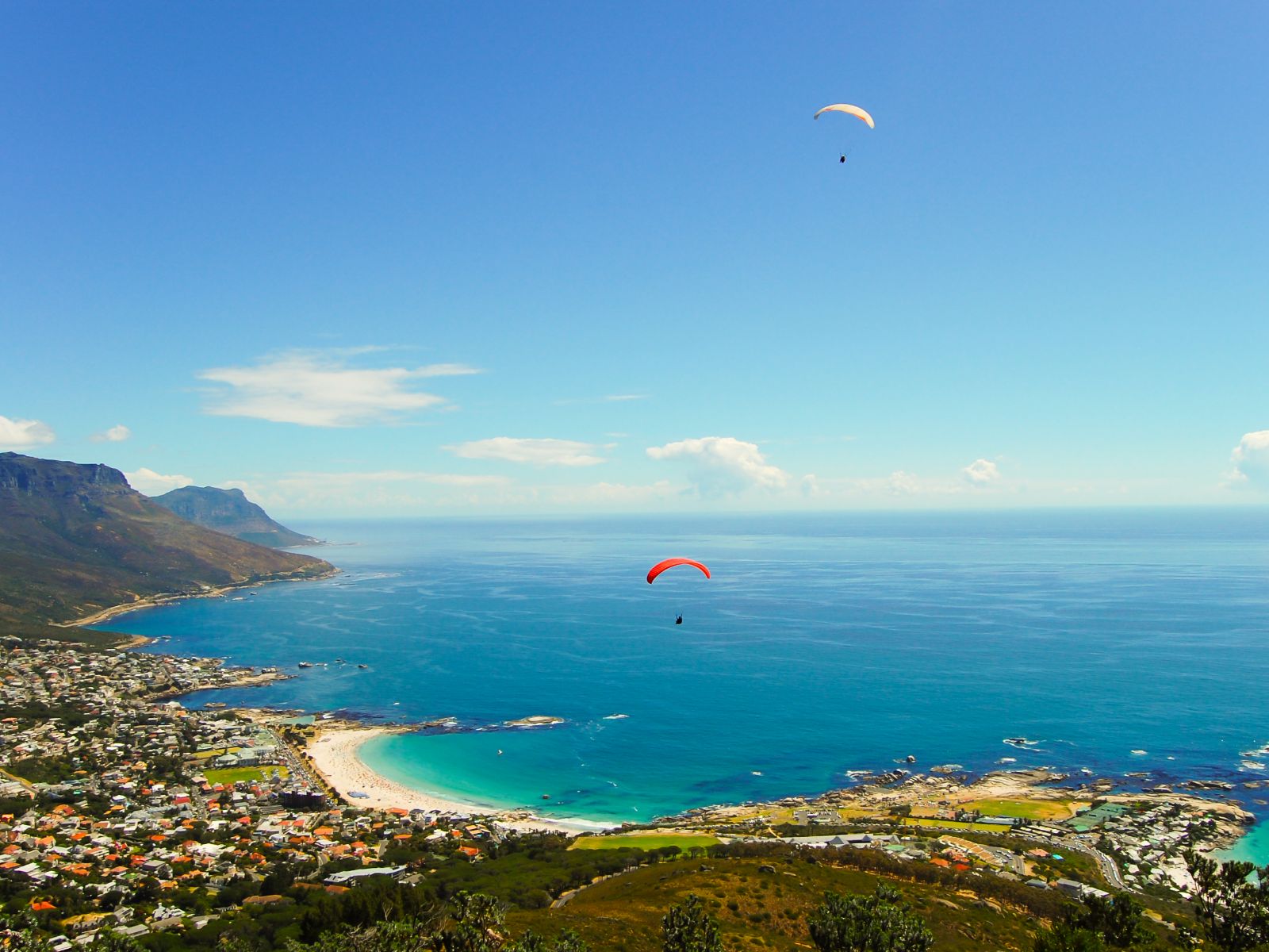 Rondreis Zuid-Afrika, excursie tandem paragliding Kaapstad, uitzicht op stad
