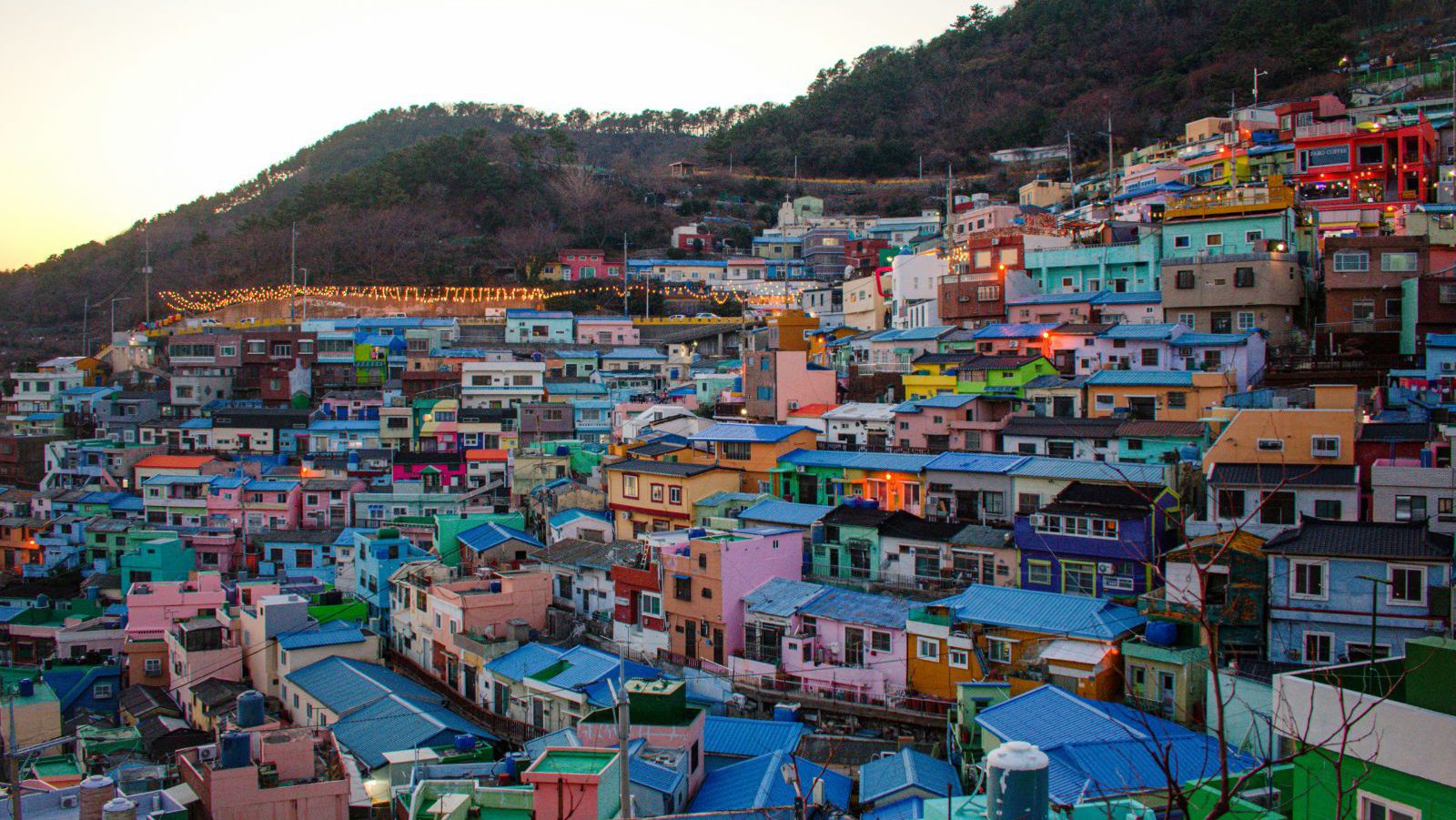 Rondreis Zuid-Korea, Busan, Gamcheon Culture Village huizen bovenaanzicht