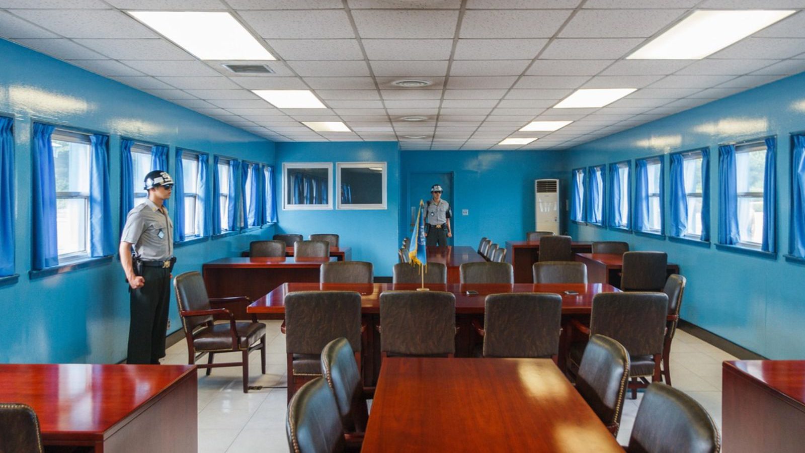 Rondreis Zuid-Korea, DMZ Demilitarized Zone, meeting room