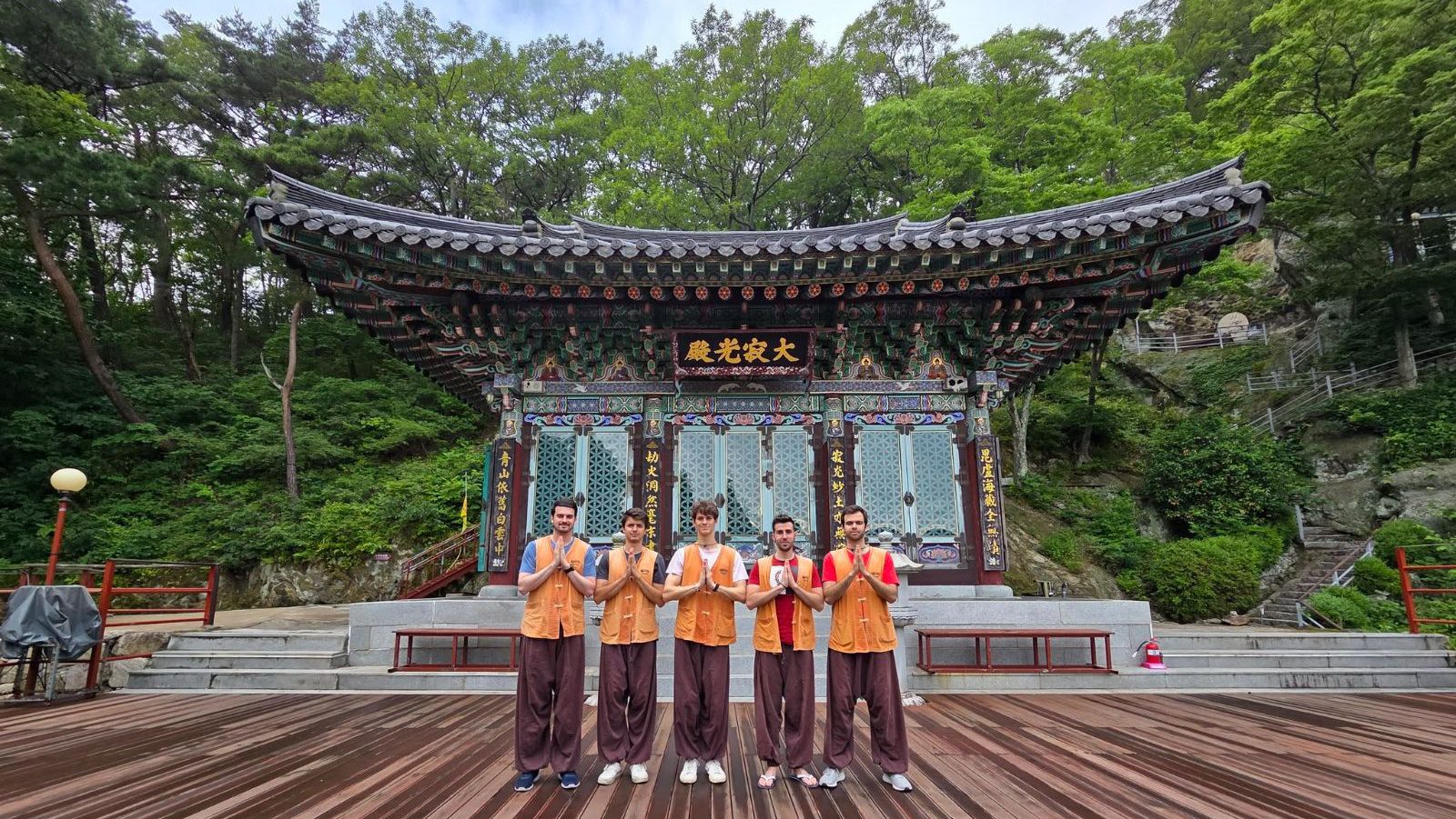 Rondreis Zuid-Korea, Golgulsa Temple, Klein tempelgebouw buitenaanzicht