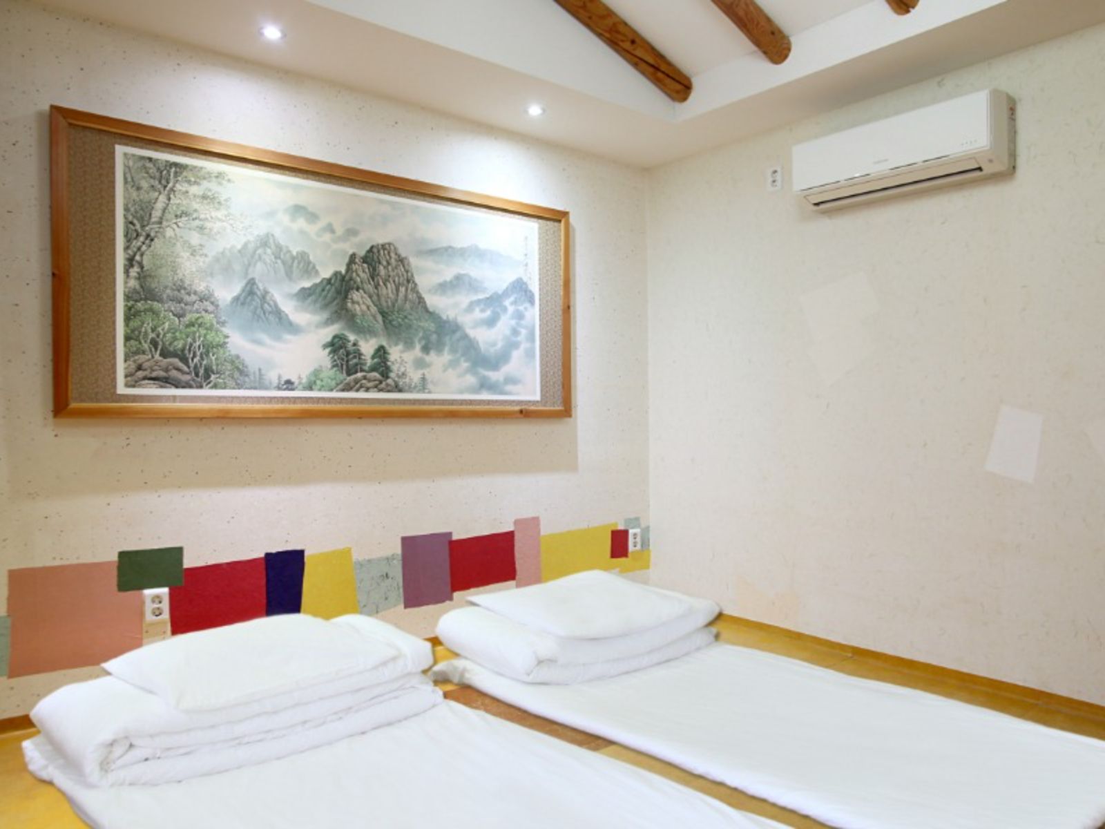 Rondreis Zuid-Korea, Jeonju, Taejogung Hanok Hotel, Bedden in Ondol kamer