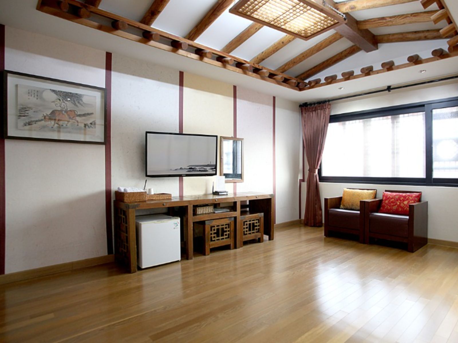 Rondreis Zuid-Korea, Jeonju, Taejogung Hanok Hotel, Ondol kamer met televisie