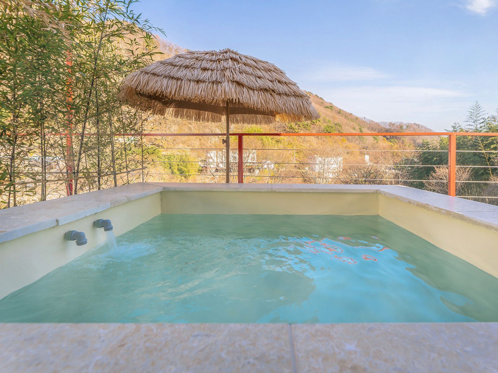 Rondreis Zuid-Korea, Jirisan, O Stay Glamping, Jacuzzi met uitzicht