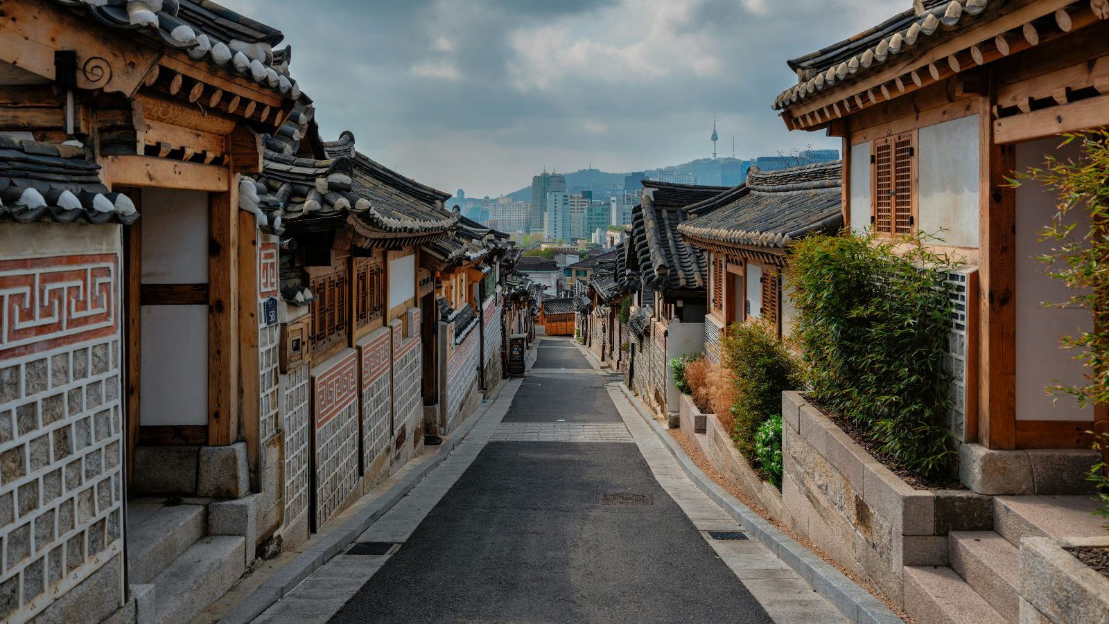 Rondreis Zuid-Korea, Seoul, Bukchon Hanok Village, beroemde Anguk street